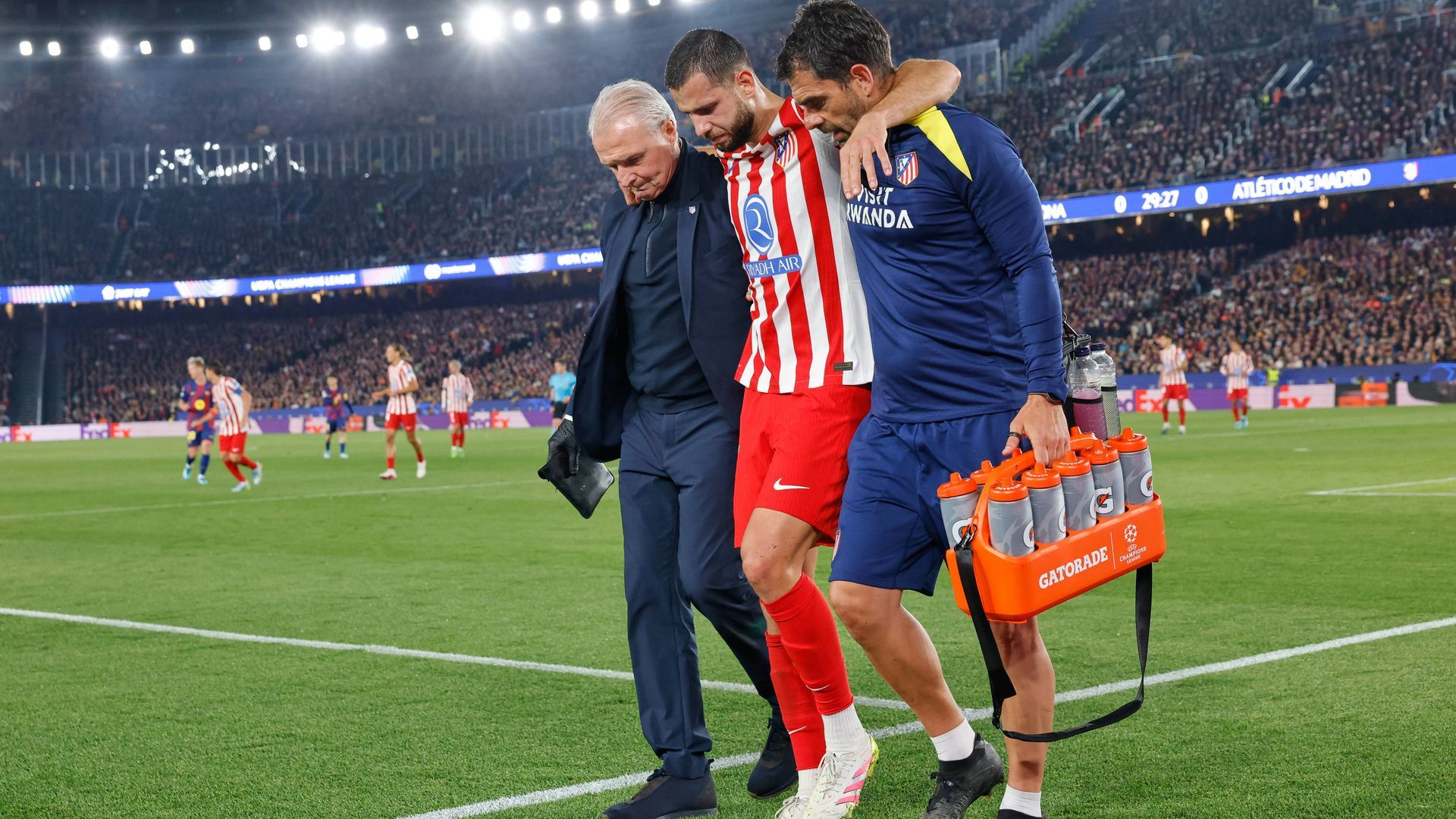 Hancko marchándose del Camp Nou