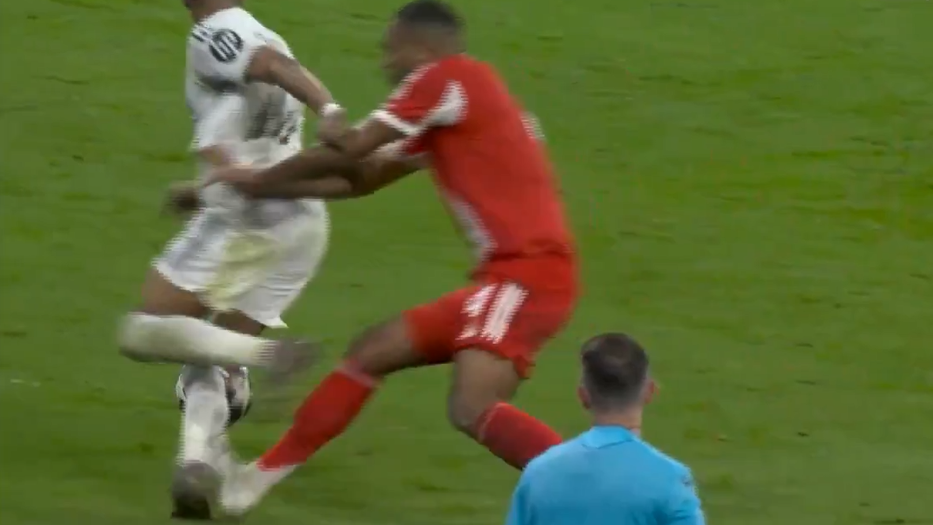 La entrada de Tah sobre Mbappé