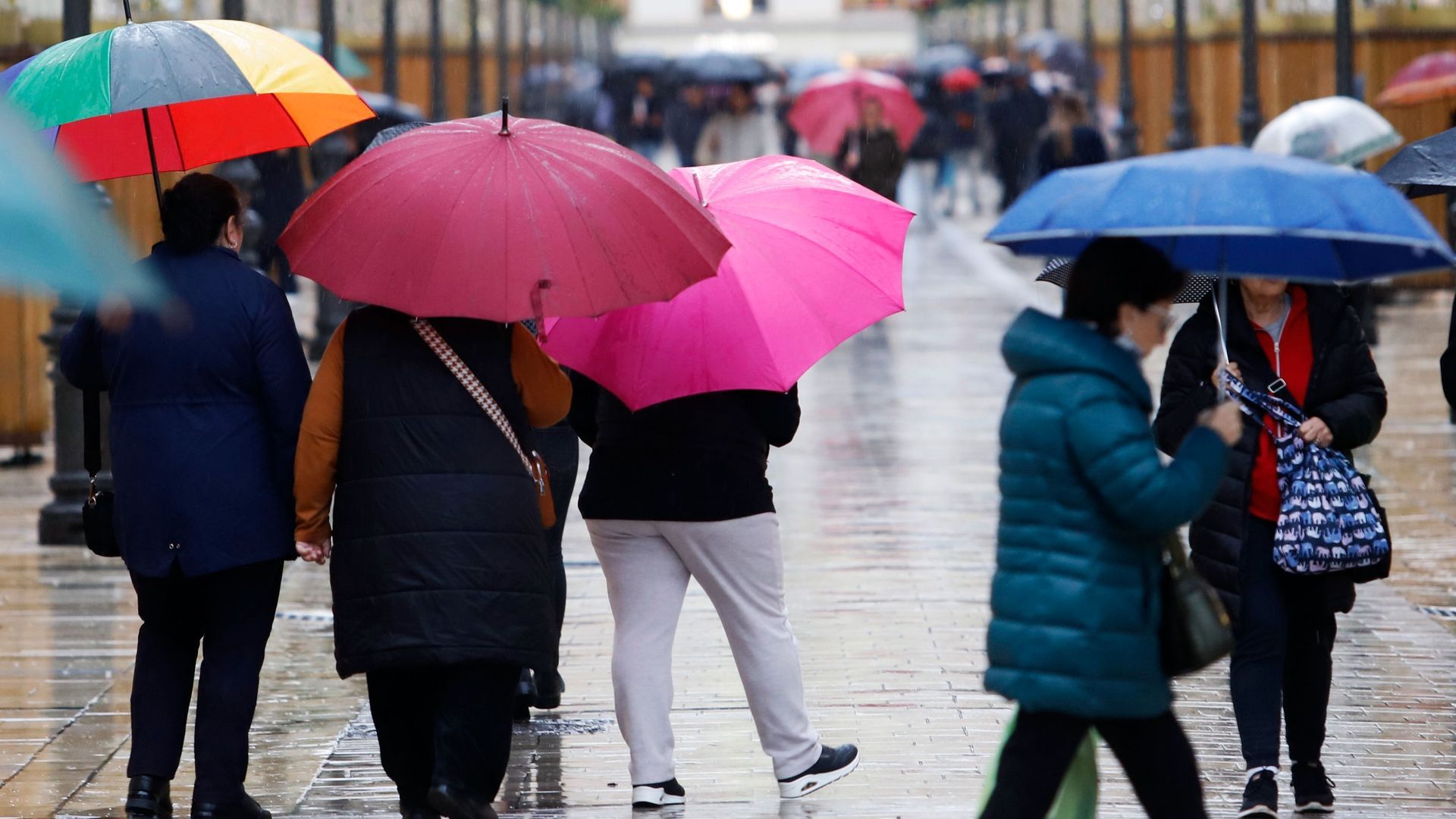 La jornada de hoy trae lluvias, calima y una brusca bajada de las temperaturas en el territorio nacional