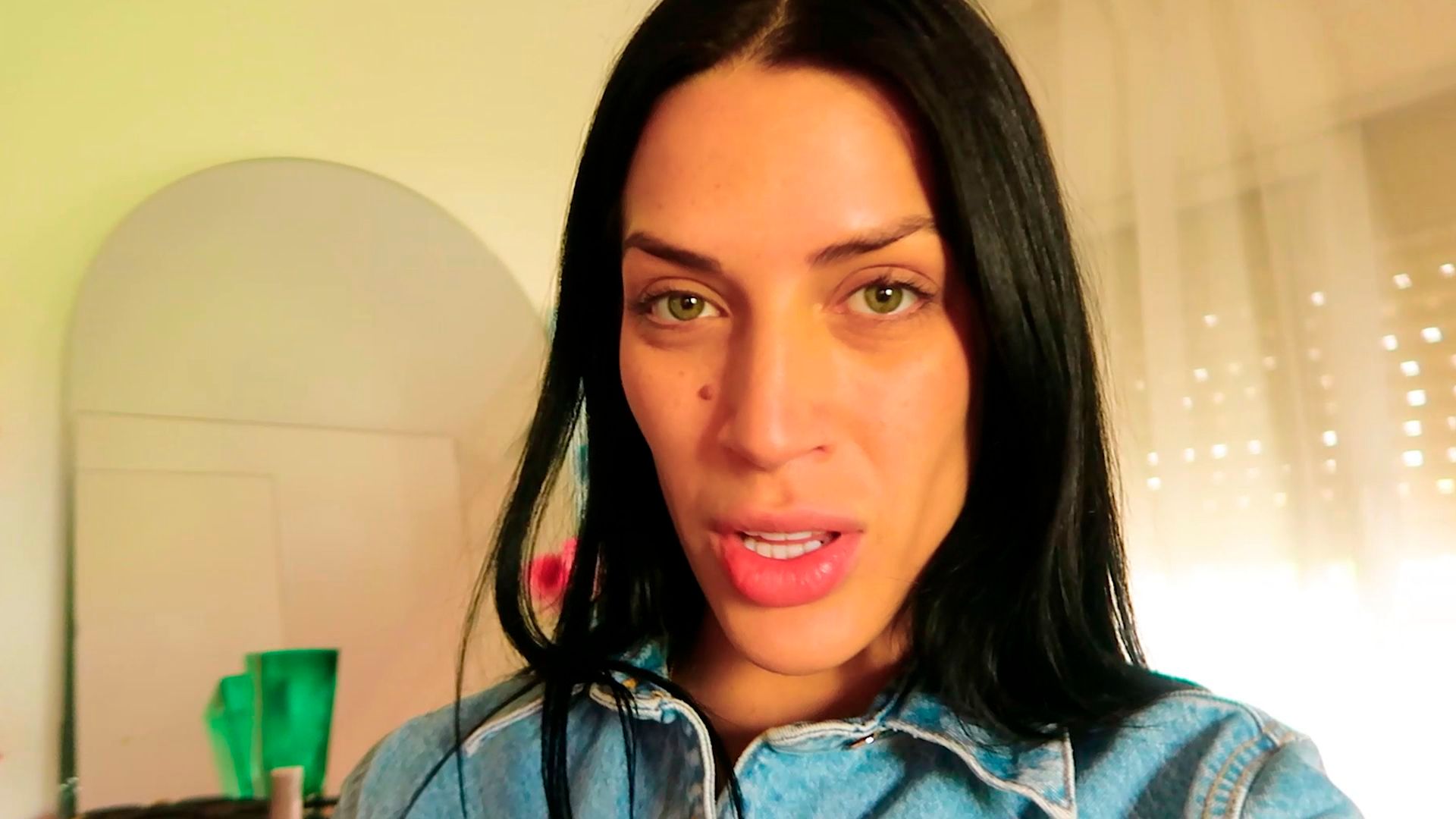 Laura descubre que su suegra vive muy cerca: su reacción Con vista a by Laura Ulldemolins Temporada 1 Top Vídeos 4