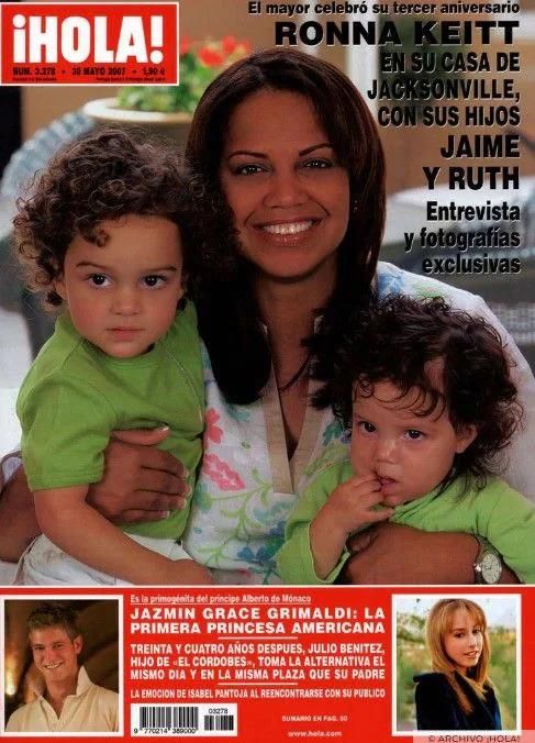 Ronna Keitt con sus hijos, fruto de su matrimonio con 'Papuchi', en una portada de la revista '¡Hola!' de 2007