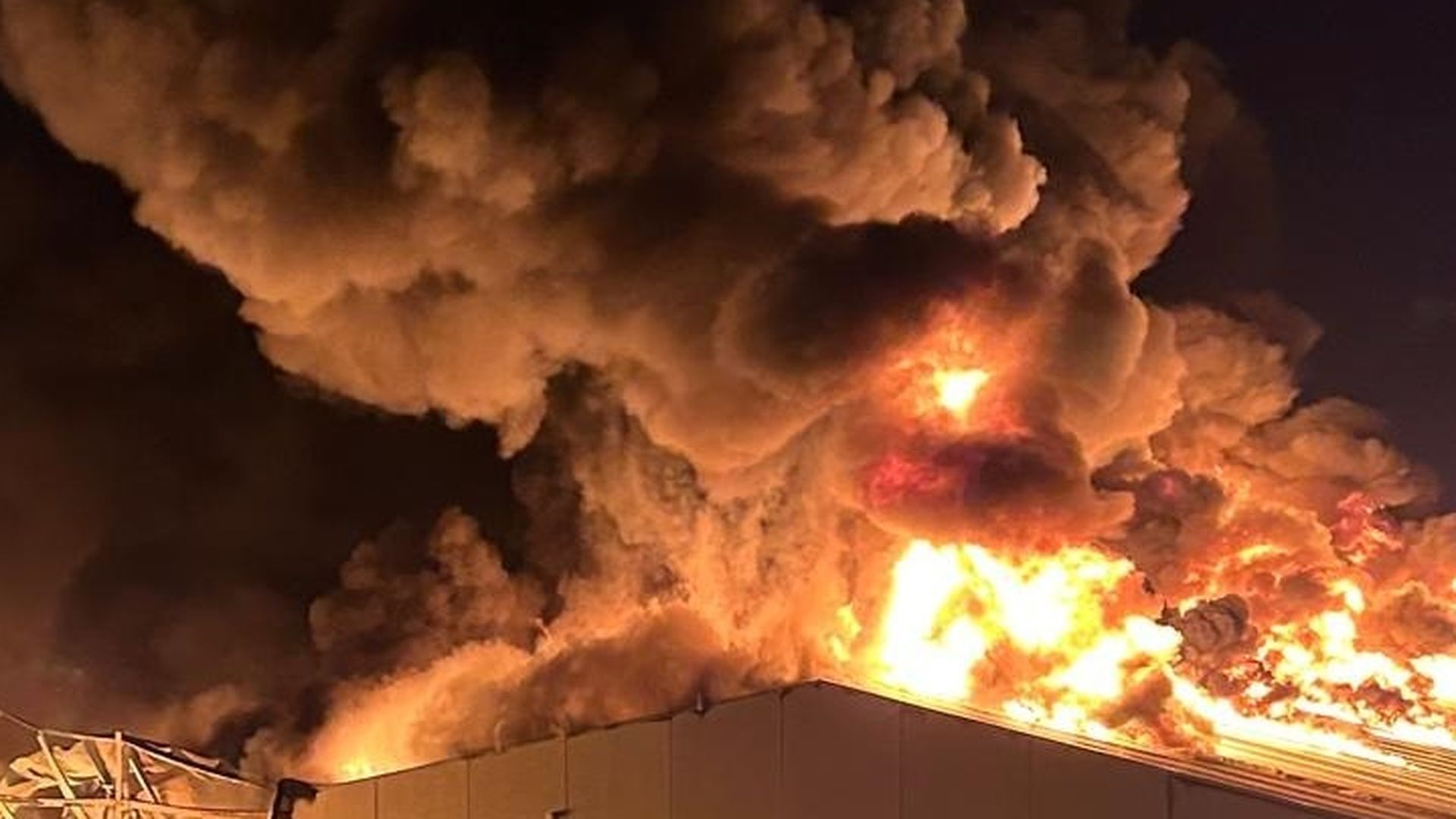 Se incendia un edificio de seis plantas en Murcia Se incendia un edificio de seis plantas en Murcia