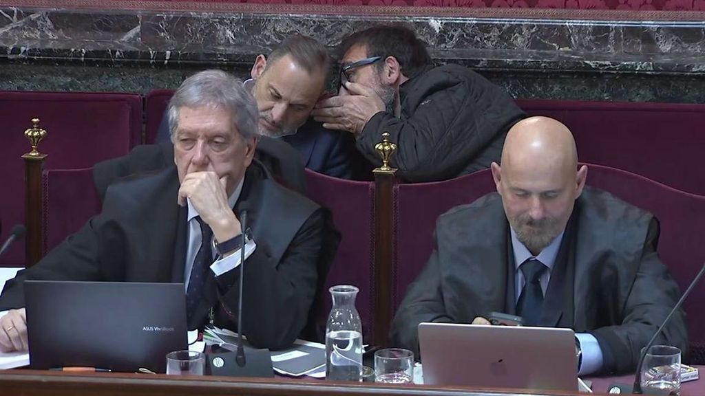Sintonía entre Ábalos y Koldo en el juicio: de las risas a pedir papeles y bolígrafo para tomar notas