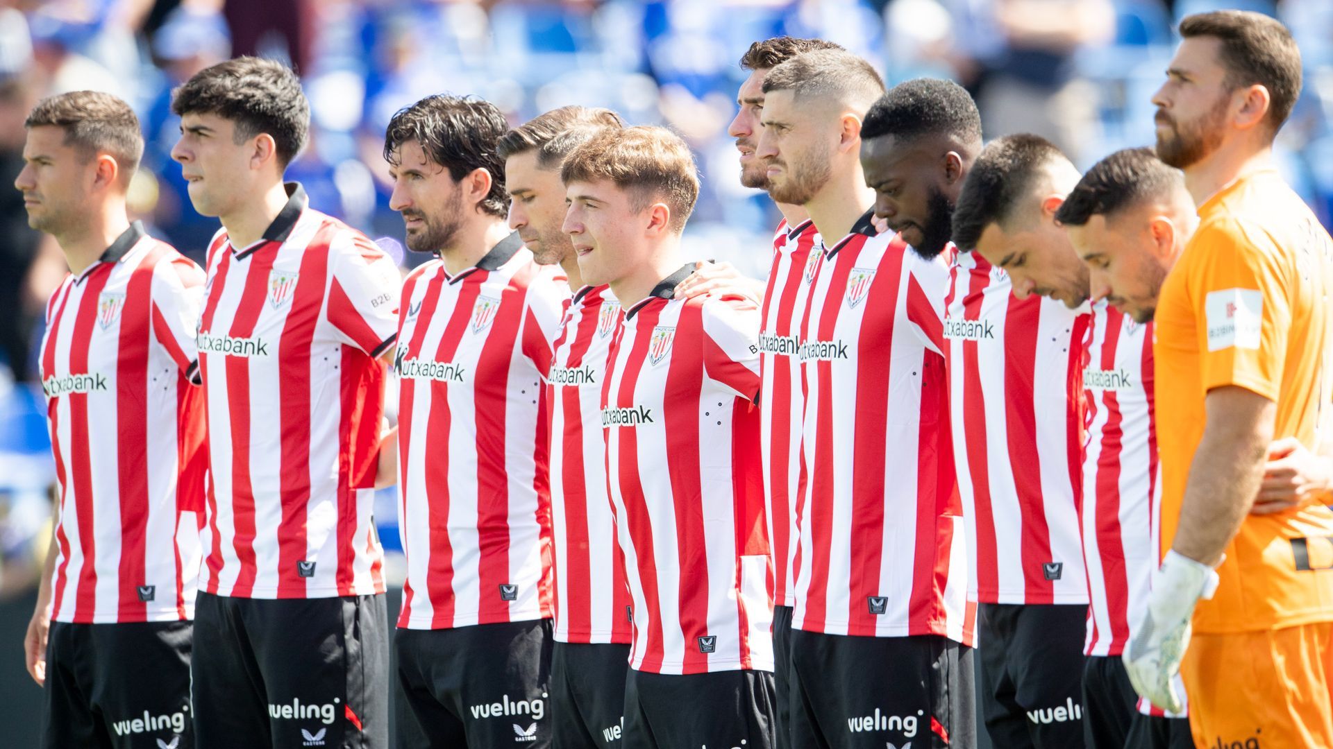 Un once titular de Valverde unido en un minuto de silencio