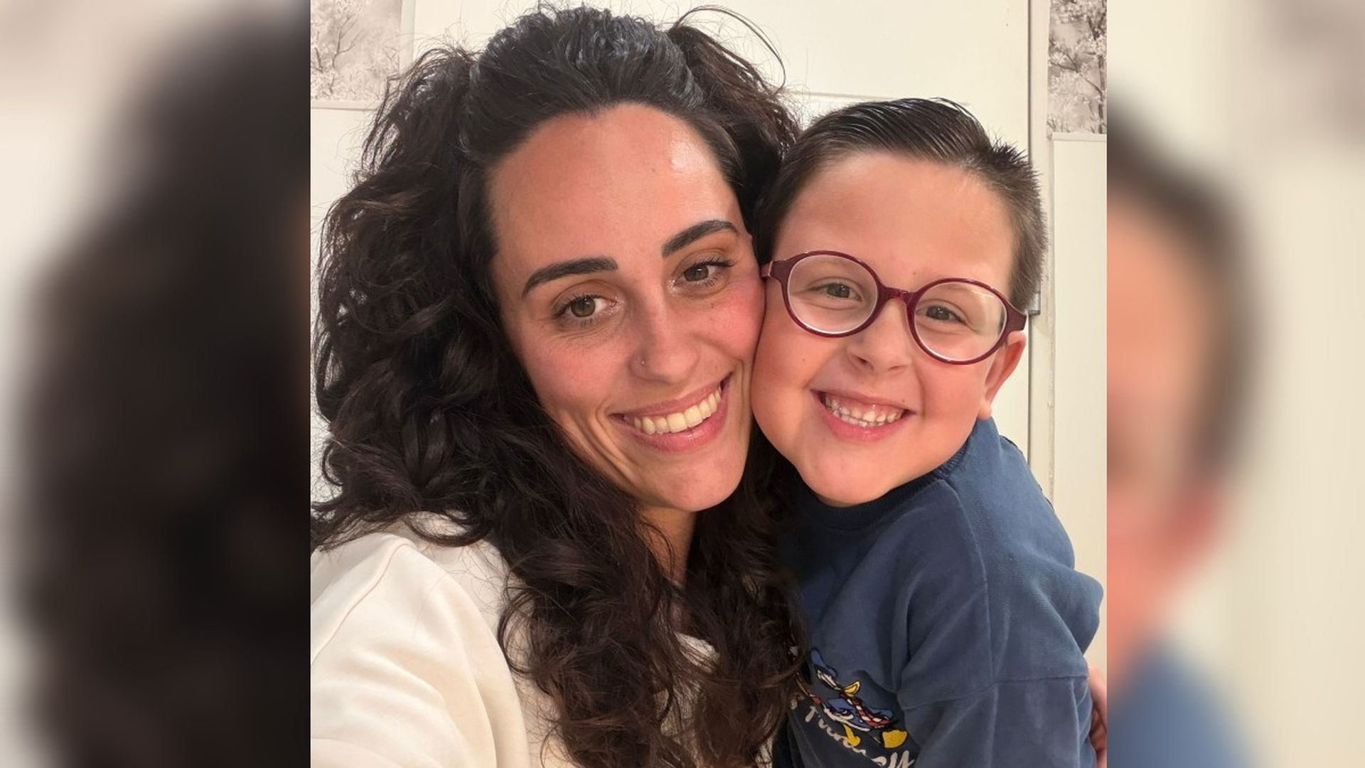 Una madre lucha en Tarifa por el apoyo escolar de su hijo