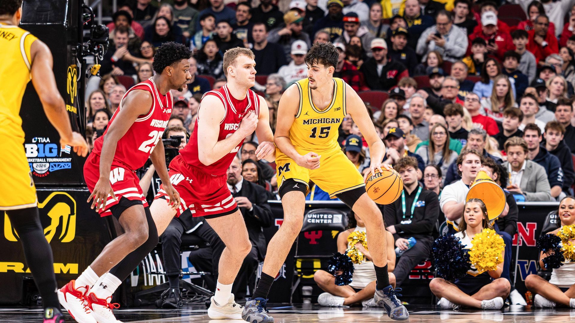 Aday Mara en un partido de los Michigan Wolverines esta temporada