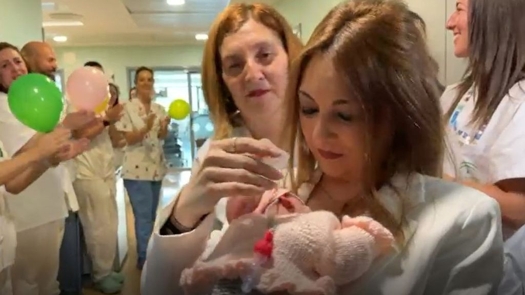 Hada, la bebé de Granada que pesó 440 gramos al nacer, recibe el alta tras 90 días hospitalizada: "Un milagro"