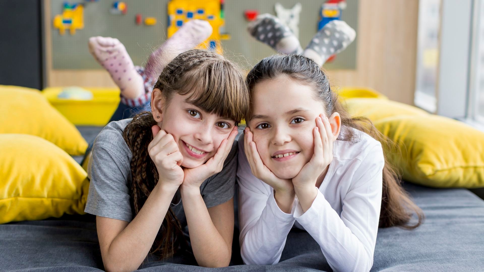 Con motivo del Día de los Hermanos, Aldeas Infantiles SOS pone el foco en una realidad poco visible.