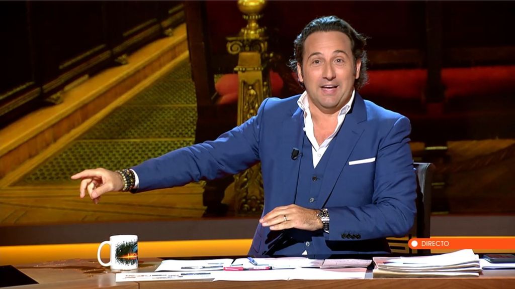 El cómico incidente de Iker Jiménez en pleno directo de 'Horizonte': "¡Qué susto le he dado a Calabrés!"