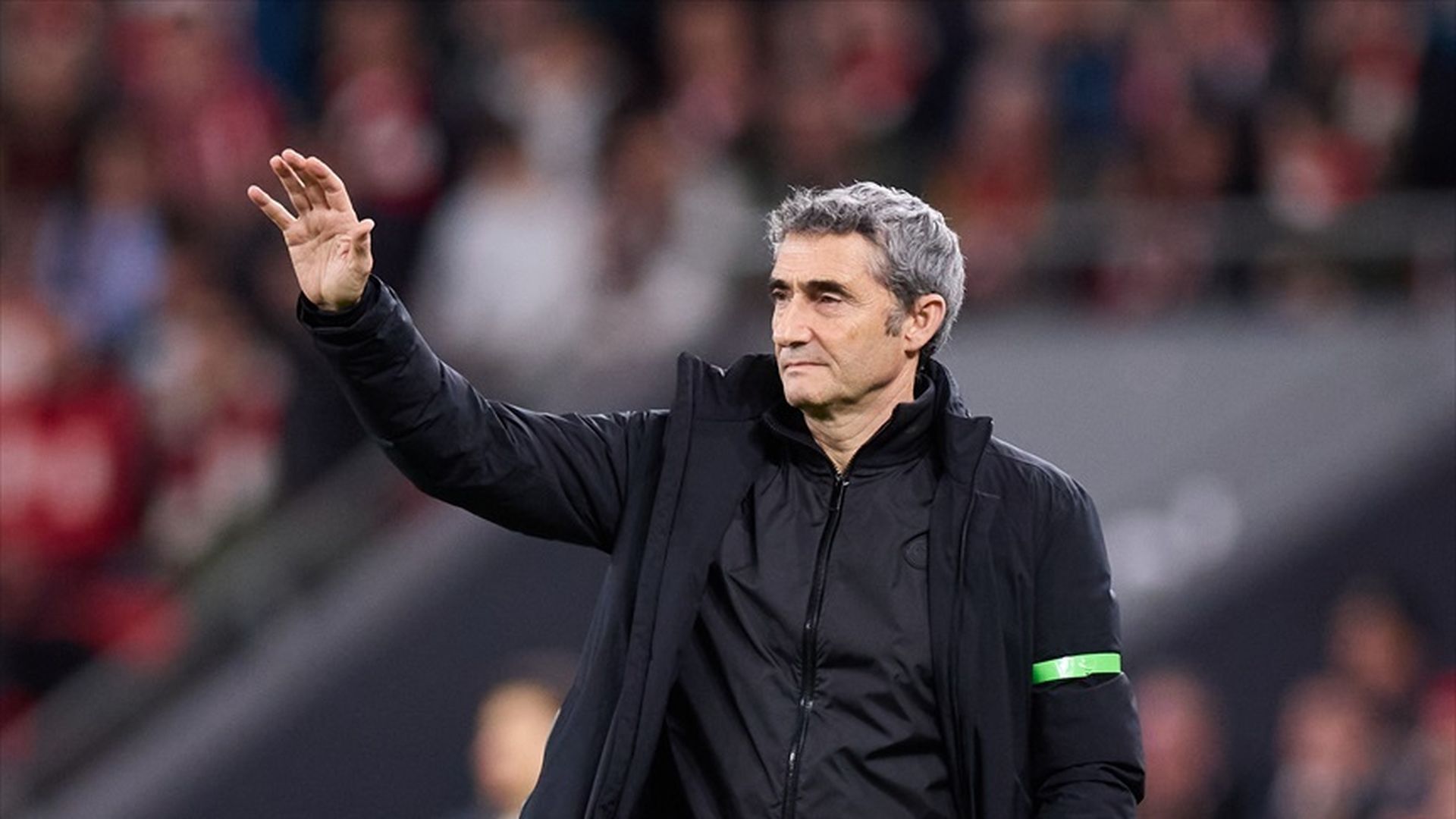 El entrenador Ernesto Valverde dirige al Athletic Club desde la banda
