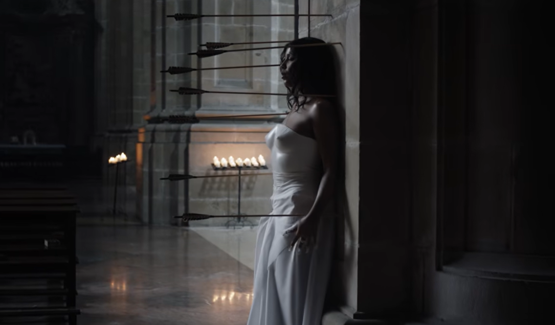 En otra de las escenas del corto 'No Margine' grabado en varias ubicaciones, entre ellas, este templo