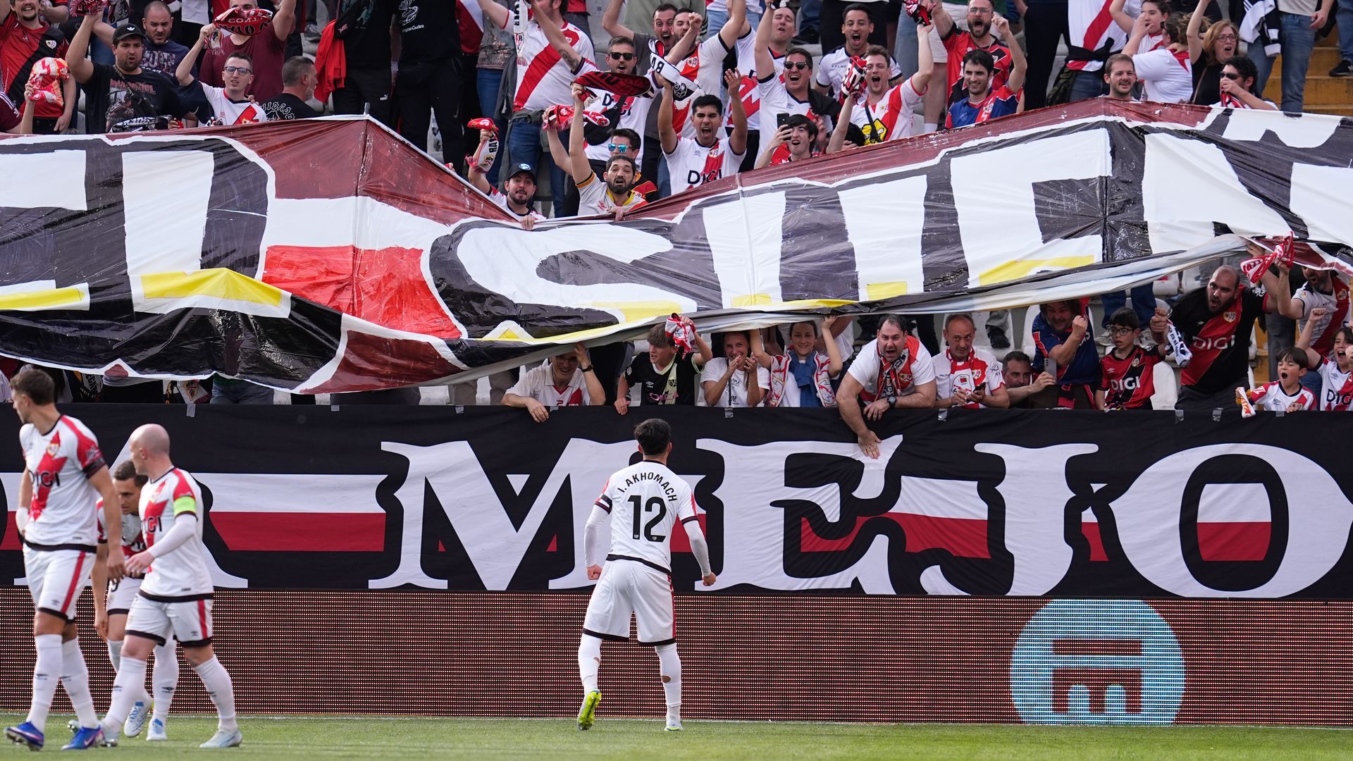 Ilias Akhomach celebrando su gol contra el AEK Atenas Ilias Akhomach celebrando su gol contra el AEK Atenas