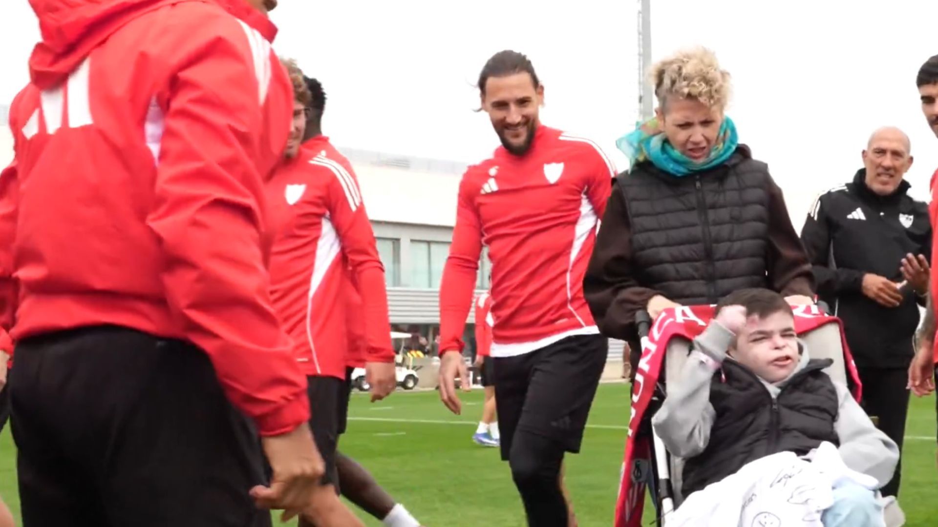 Leo, durante el entrenamiento del Sevilla Leo, durante el entrenamiento del Sevilla