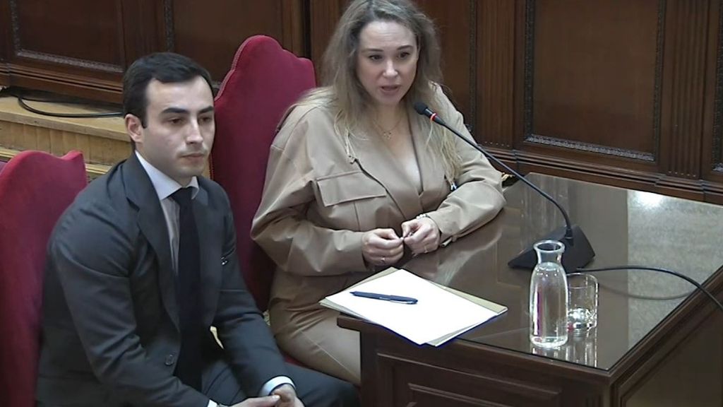 La hija de Carmen Pano tiene que aclarar en el Supremo sus mensajes:  'Se ha enfrentado el putero al guapo'