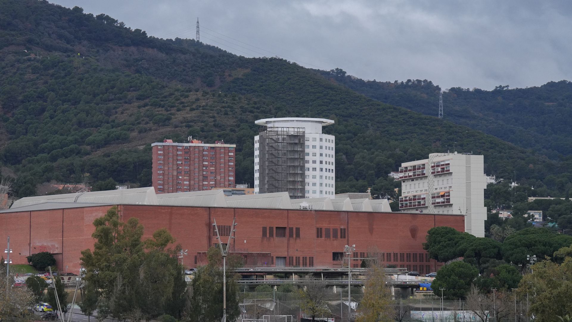 Los padres acusados de maltratar a su bebé en Barcelona proponen llevar una pulsera telemática para salir de prisión: el padre pide otra prueba genética Los padres acusados de maltratar a su bebé en Barcelona proponen llevar una pulsera telemática para salir de prisión: el padre pide otra prueba genética