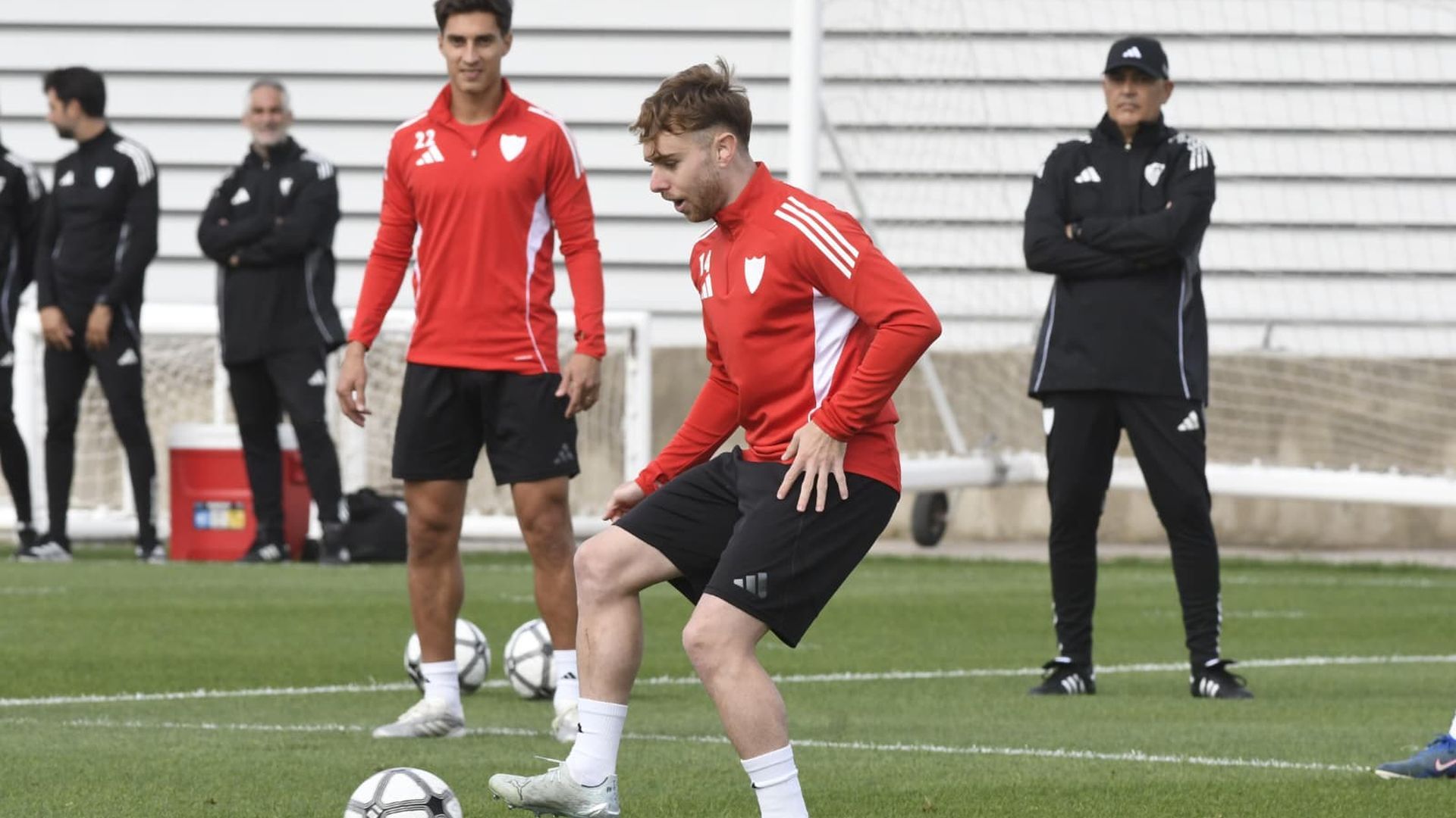 Peque, en el entrenamiento del Sevilla de este jueves