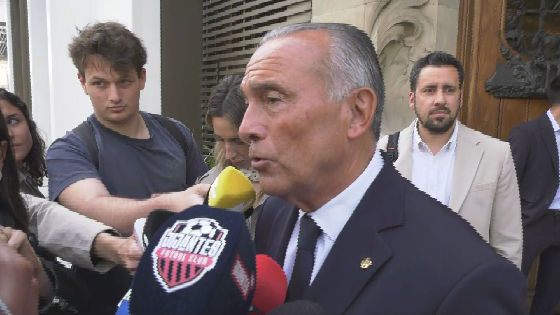 Yuste anuncia una queja a la UEFA por el arbitraje contra el Atlético