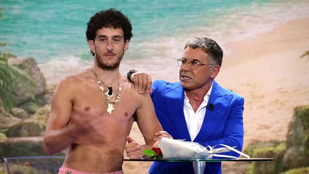 Alberto Ávila anuncia una importante noticia al llegar al plató después de abandonar por motivos de por salud: "No se lo había dicho a nadie"