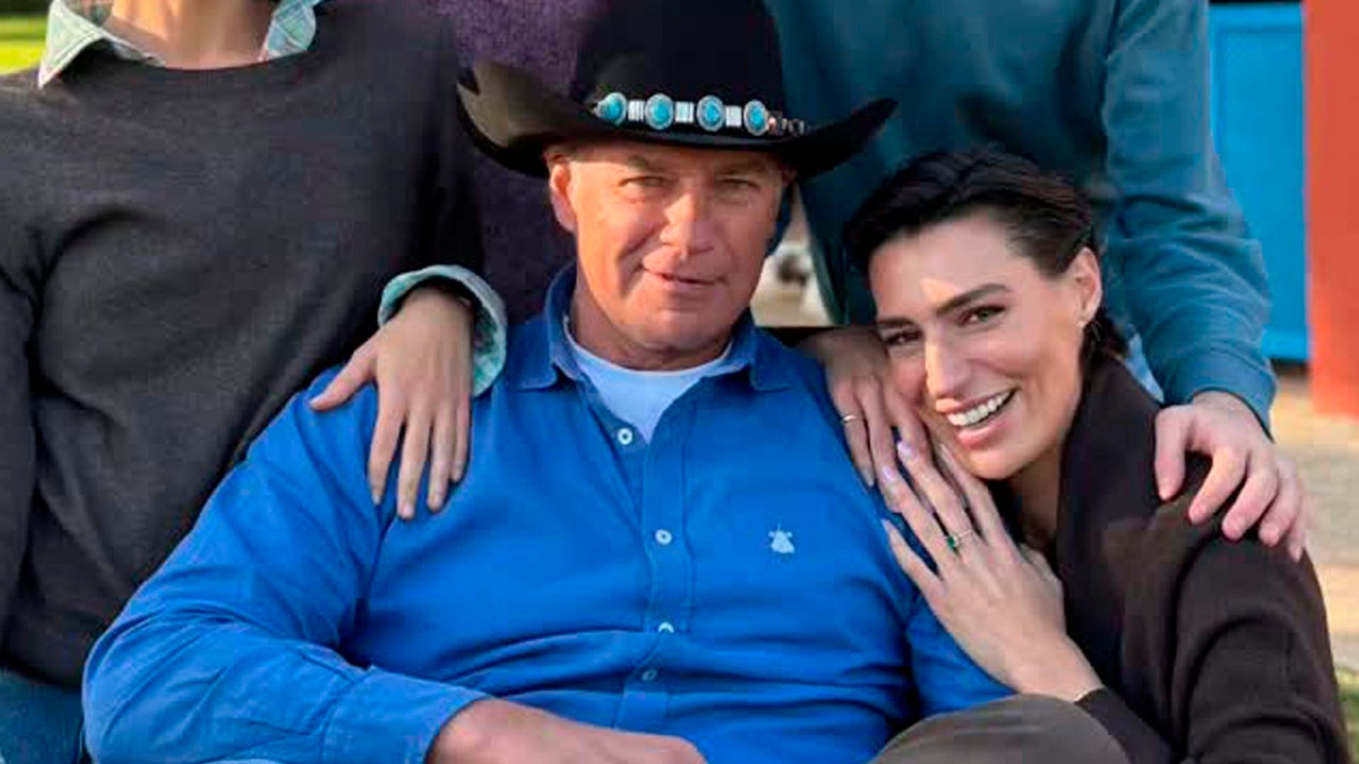 Bertín Osborne, rodeado de su hija, Eugenia, y el resto de su familia Bertín Osborne, rodeado de su hija, Eugenia, y el resto de su familia