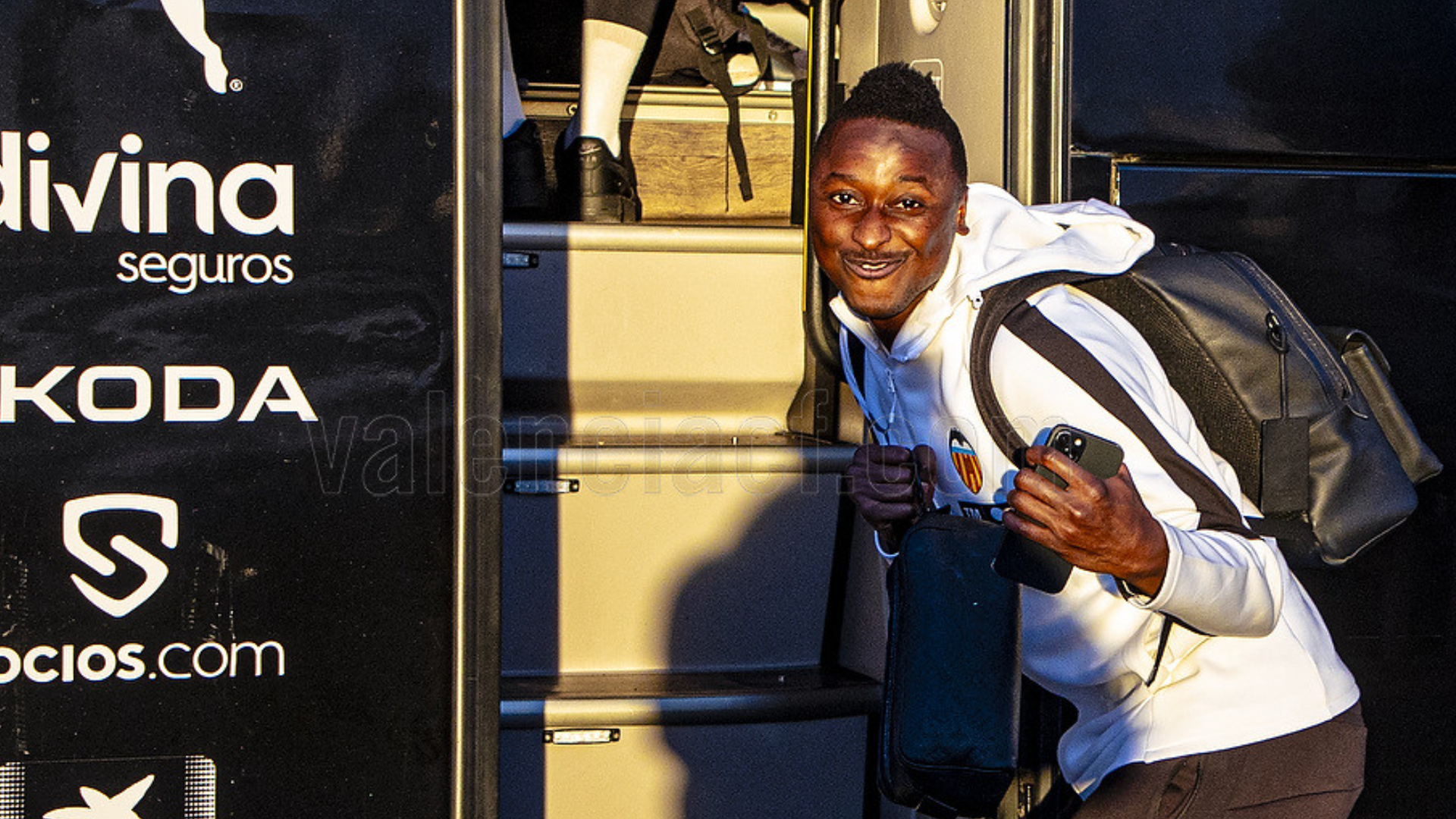 Convocatoria del Valencia CF en autobús desde Paterna