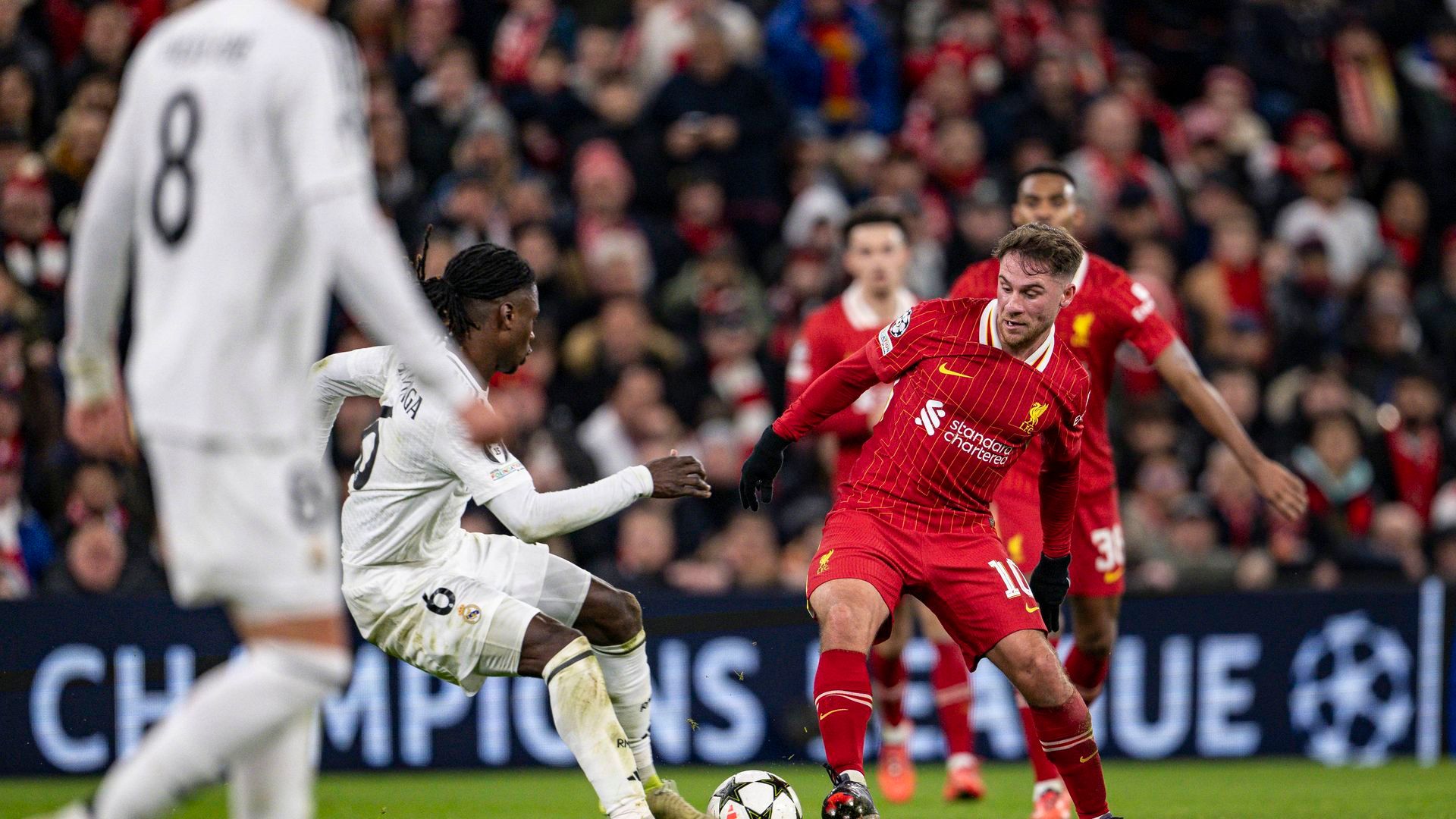 Eduardo Camavinga y Alexis Mac Allister, en el Liverpool-Real Madrid