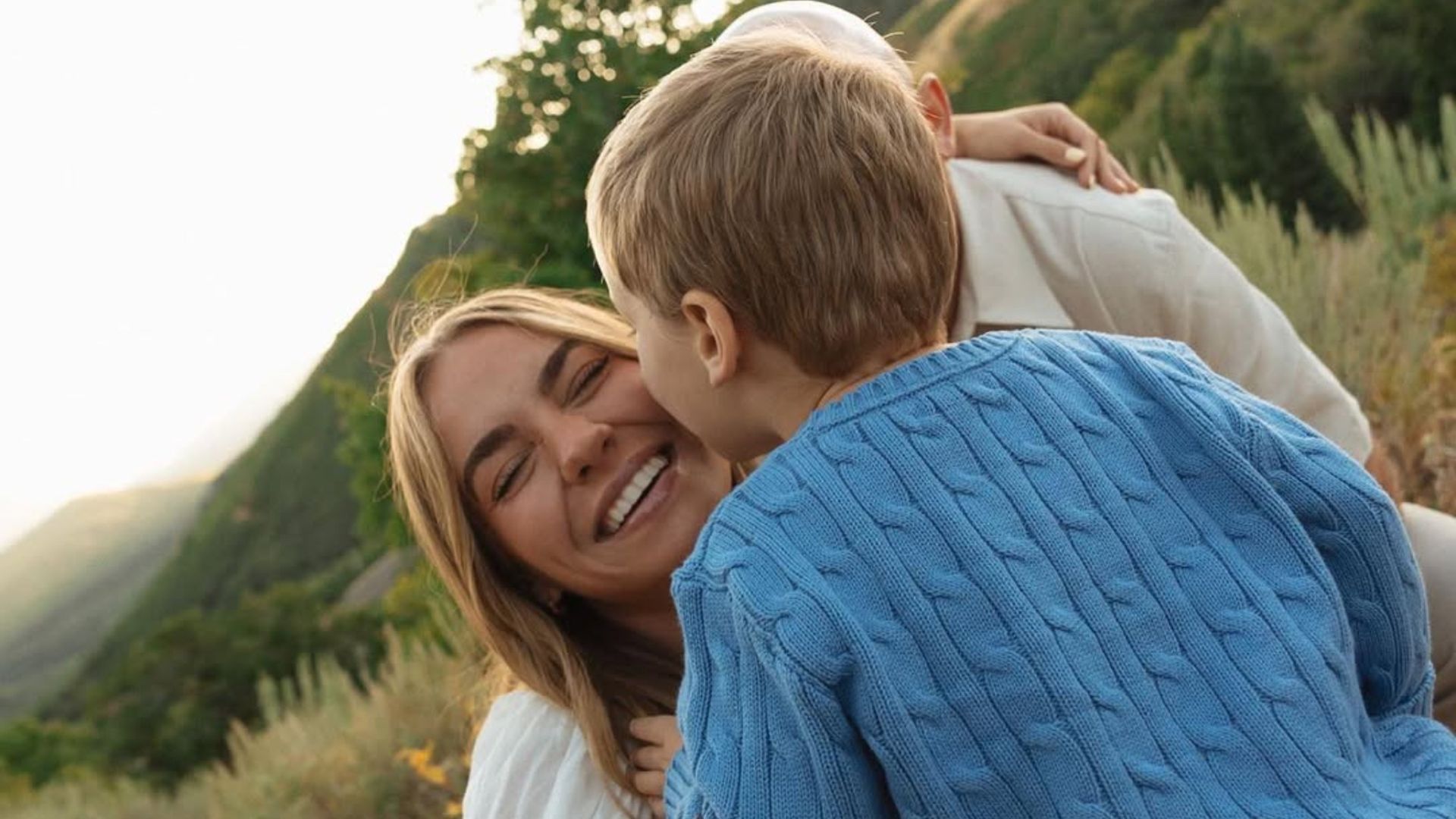 El hijo de Emilie y Brady murió en la piscina de su propio jardín