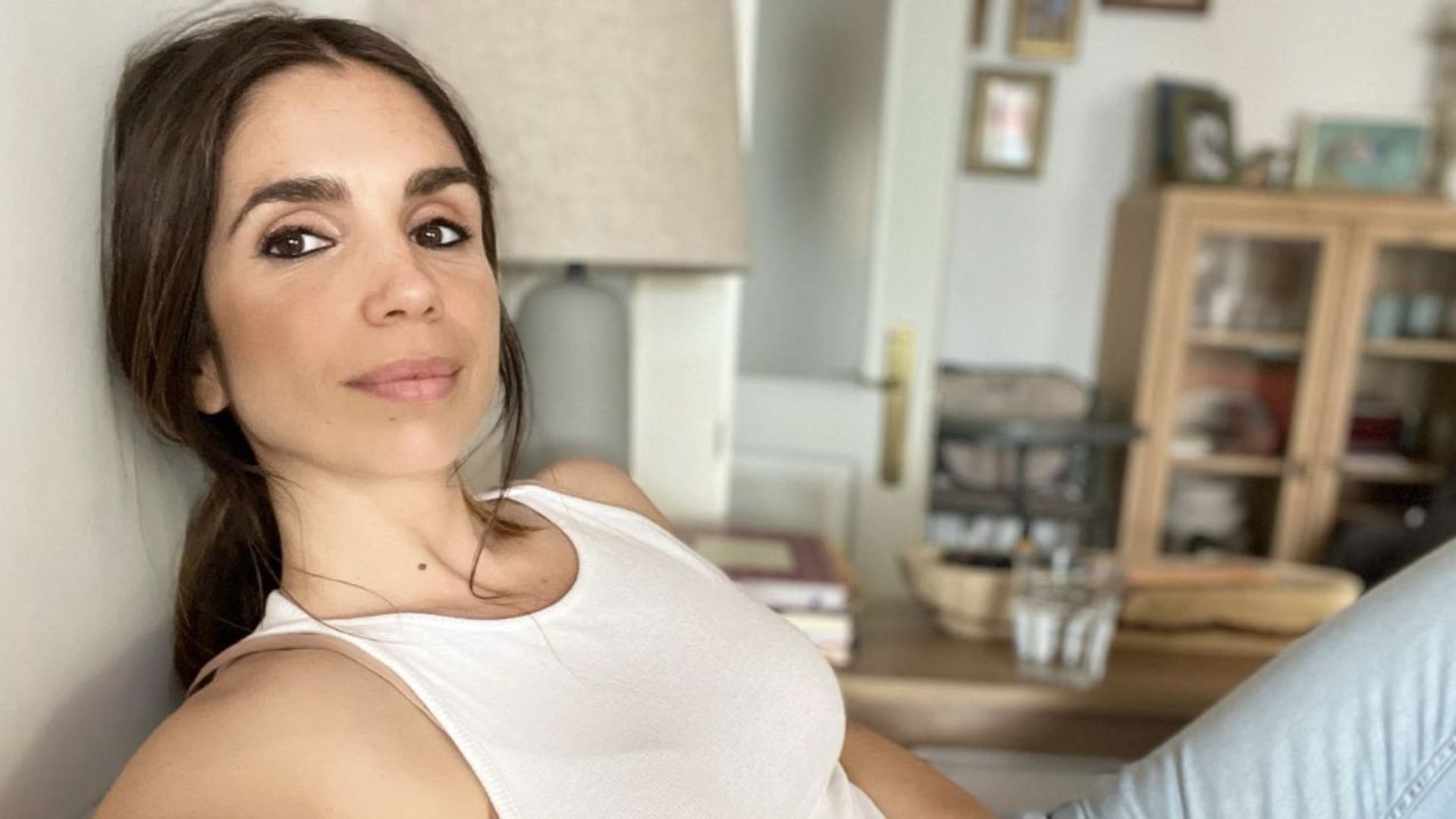 Elena Furiase en el salón de su casa