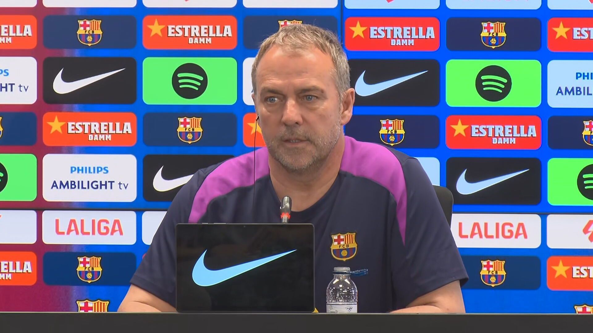 Hansi Flick en la rueda de prensa previa al derbi Hansi Flick en la rueda de prensa previa al derbi