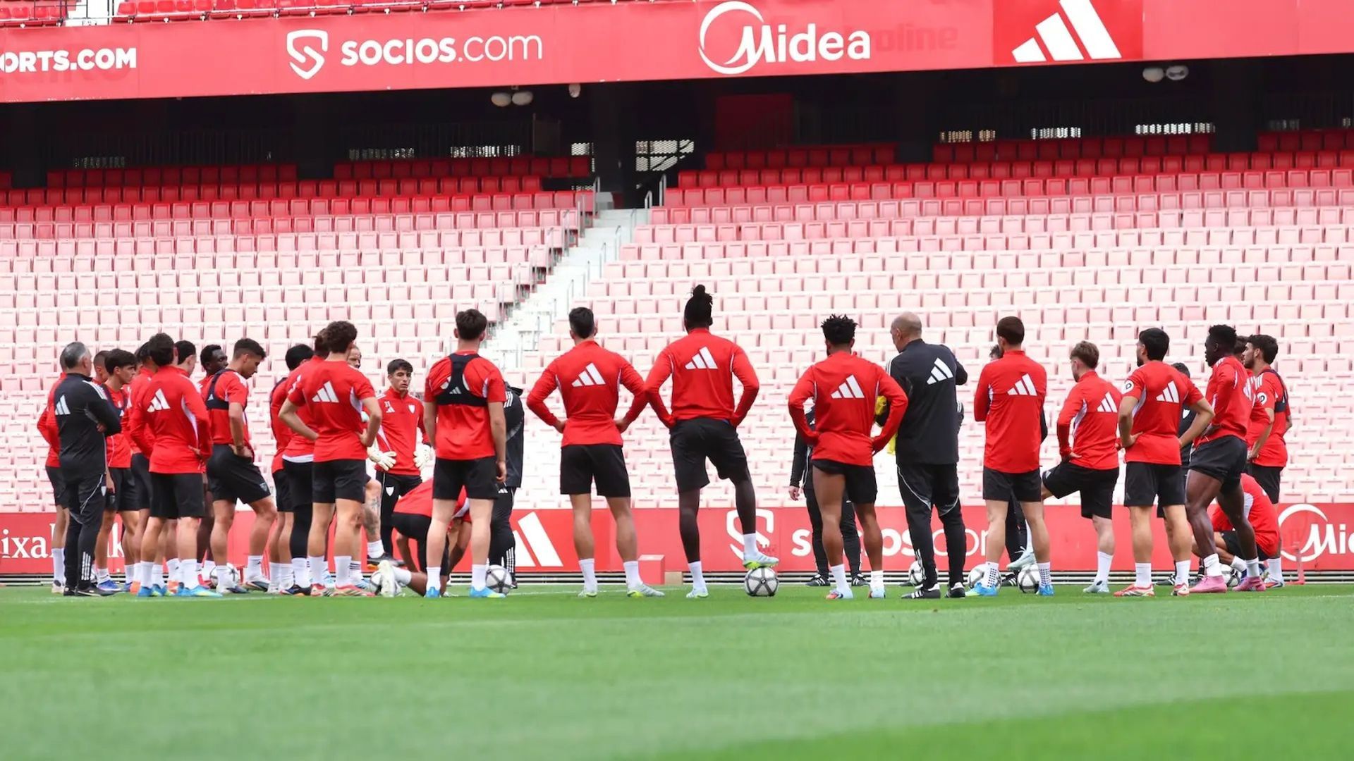 Imagen de la plantilla del Sevilla en el Sánchez-Pizjuán