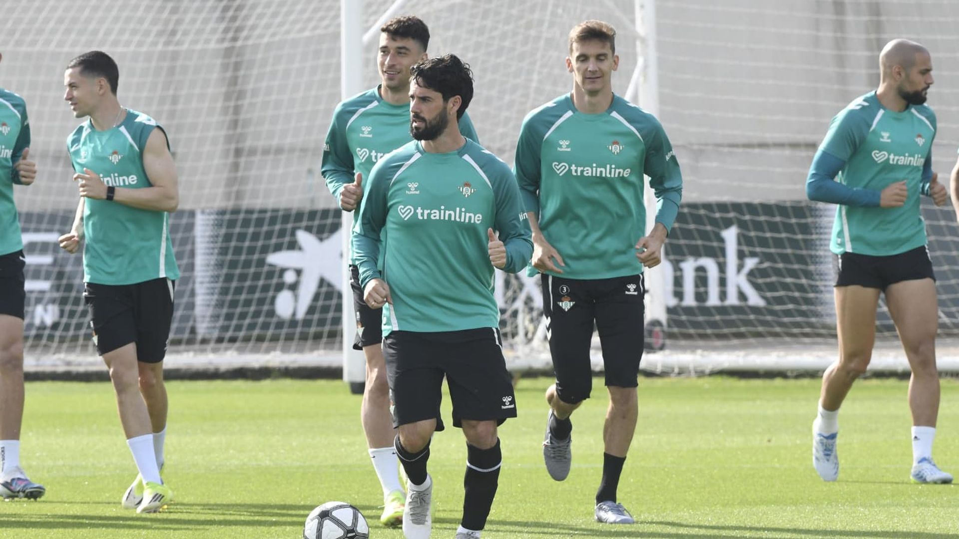 Isco, durante el entrenamiento del Betis este viernes
