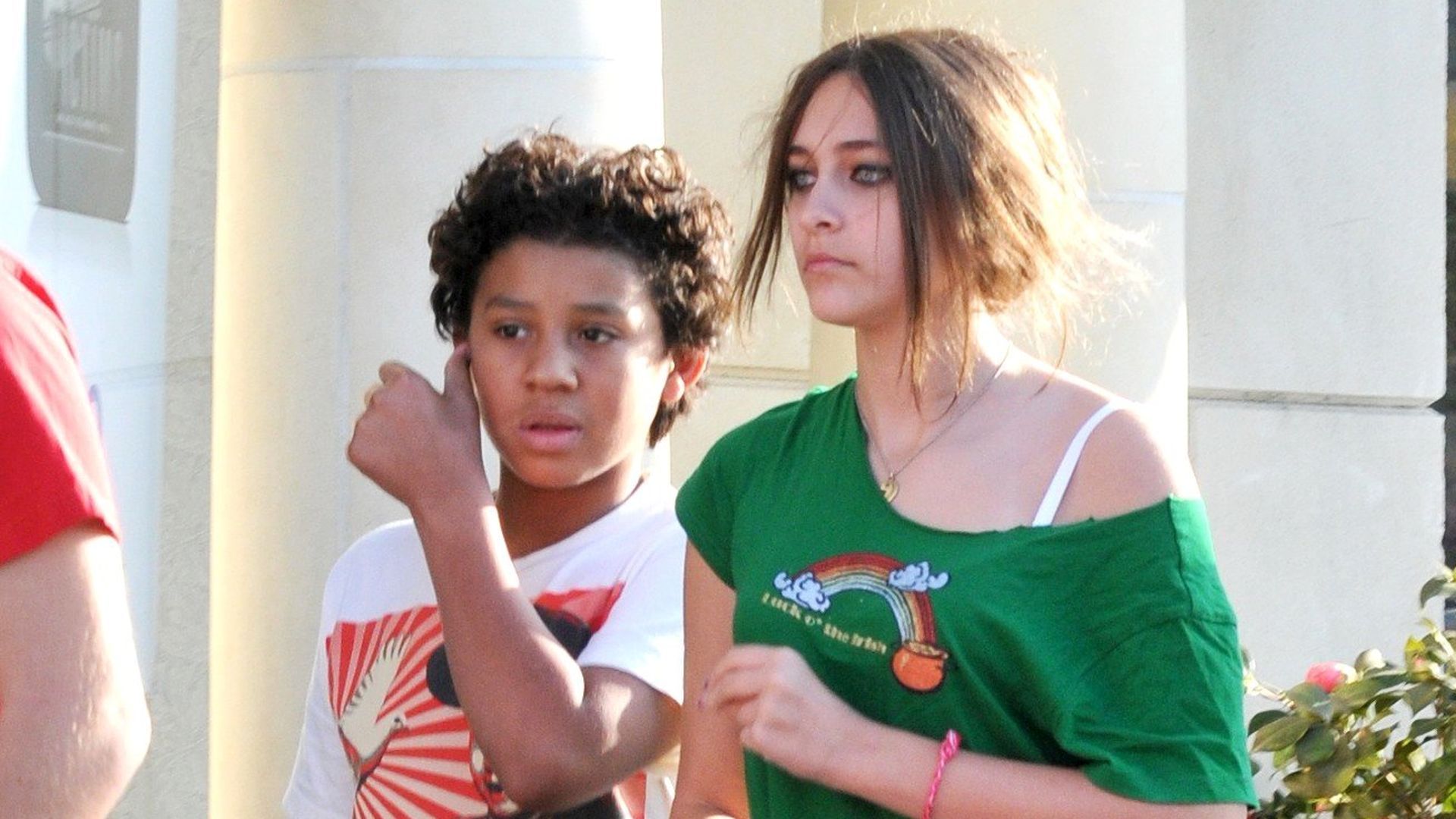Jaafar y Paris Jackson dando un paseo