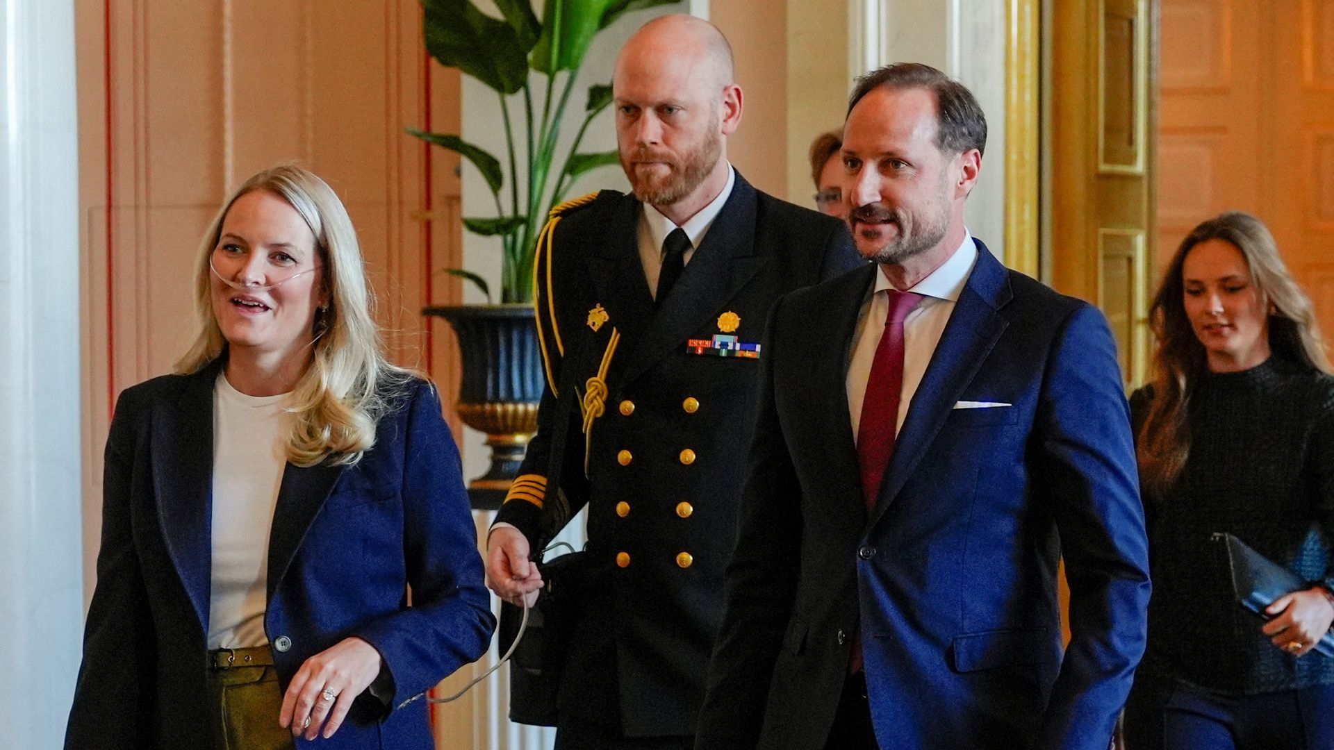 La princesa Mette-Marit junto a Haakon y sus hijos este viernes, 10 de abril