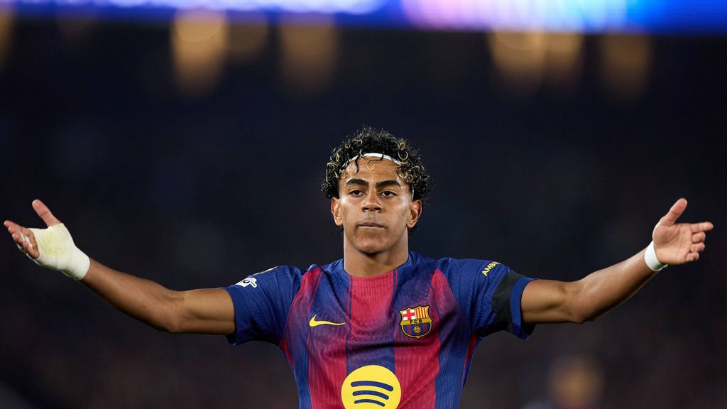 En vídeo: Lamine Yamal desata la locura a la llegada al hotel con declaración de amor incluida