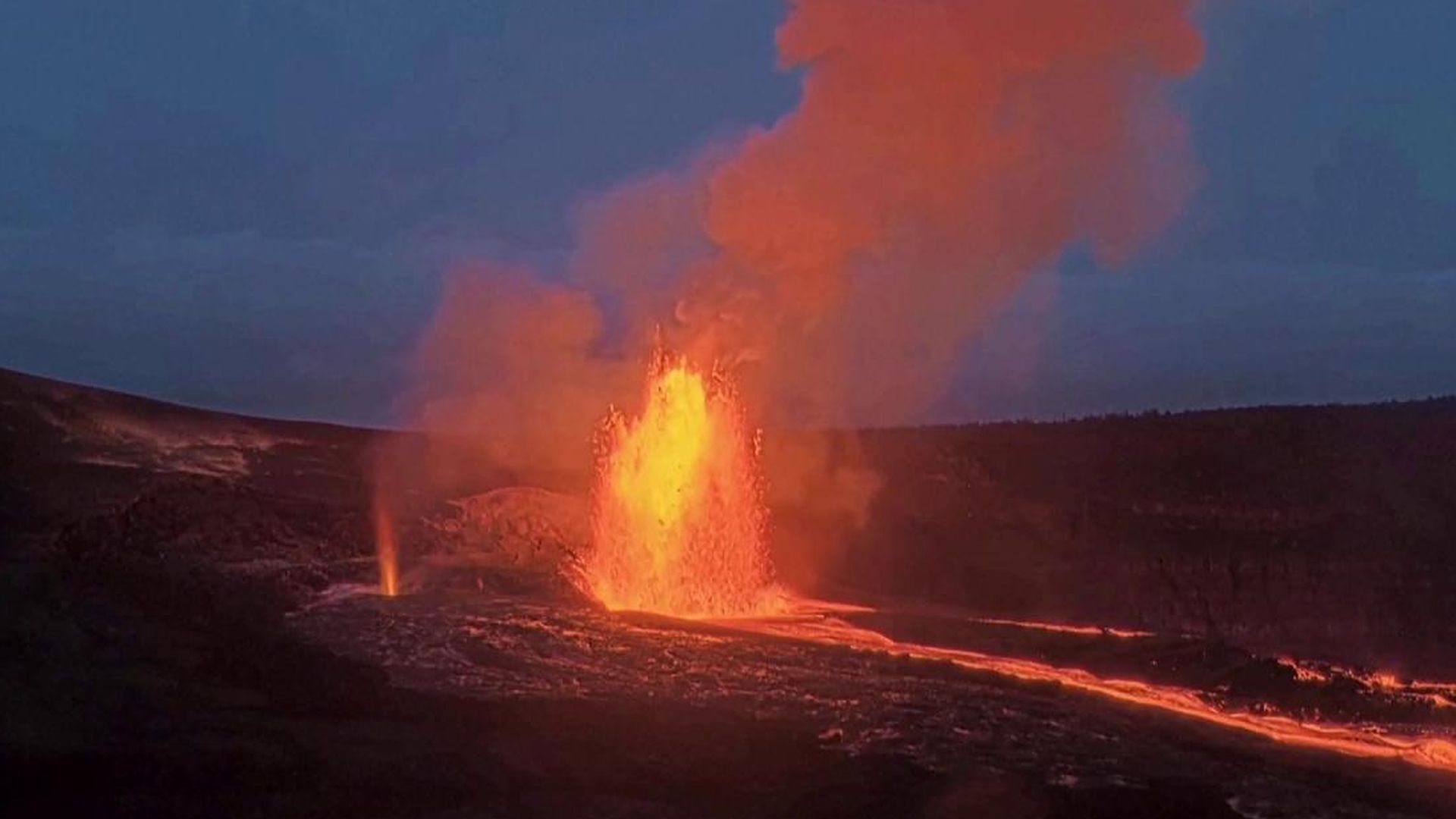 Las impresionantes imágenes de la erupción del volcán Kilauea, en Hawái: la lava alcanza los 300 metros y el humo los 6.000