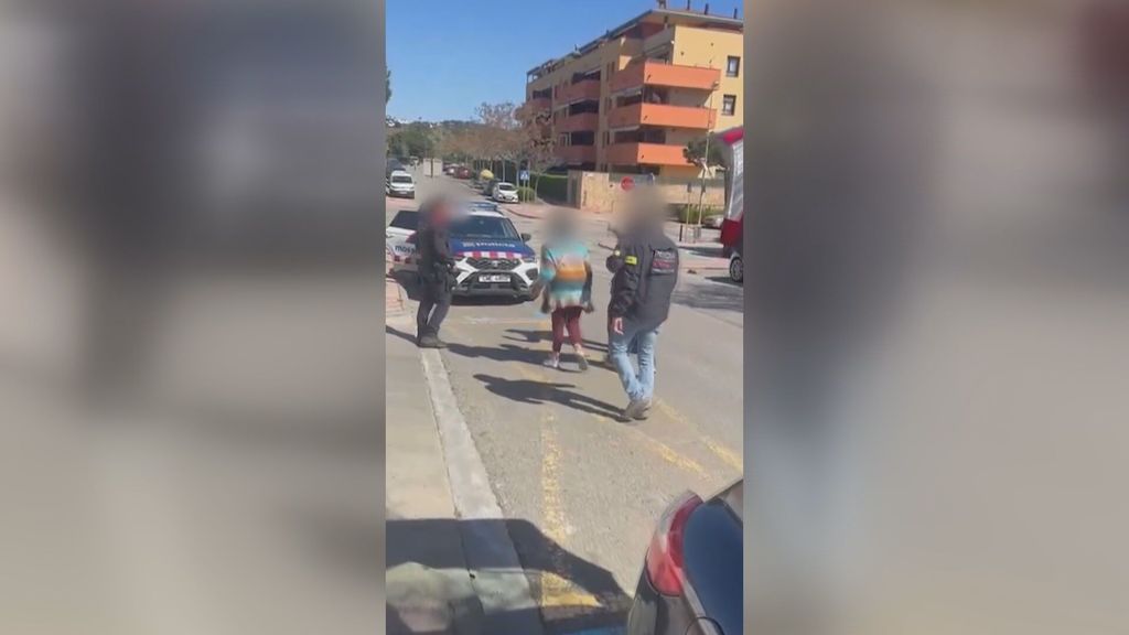 Localizan en Lloret de Mar, Girona, a una niña de seis años víctima de una sustracción parental en Francia: estaba sin escolarizar y en un piso okupa sin luz ni agua