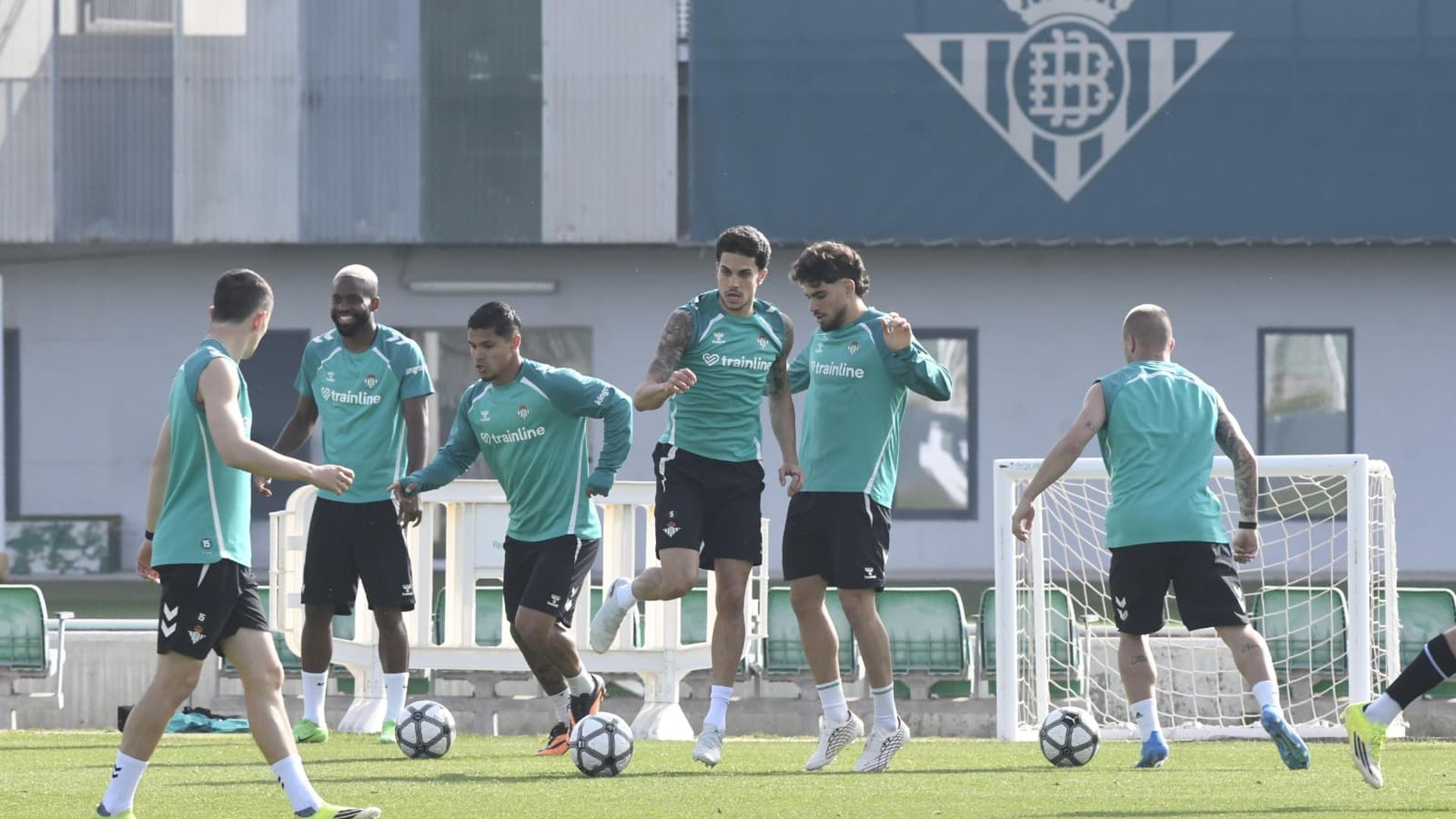 Los jugadores del Betis, en la sesión del viernes