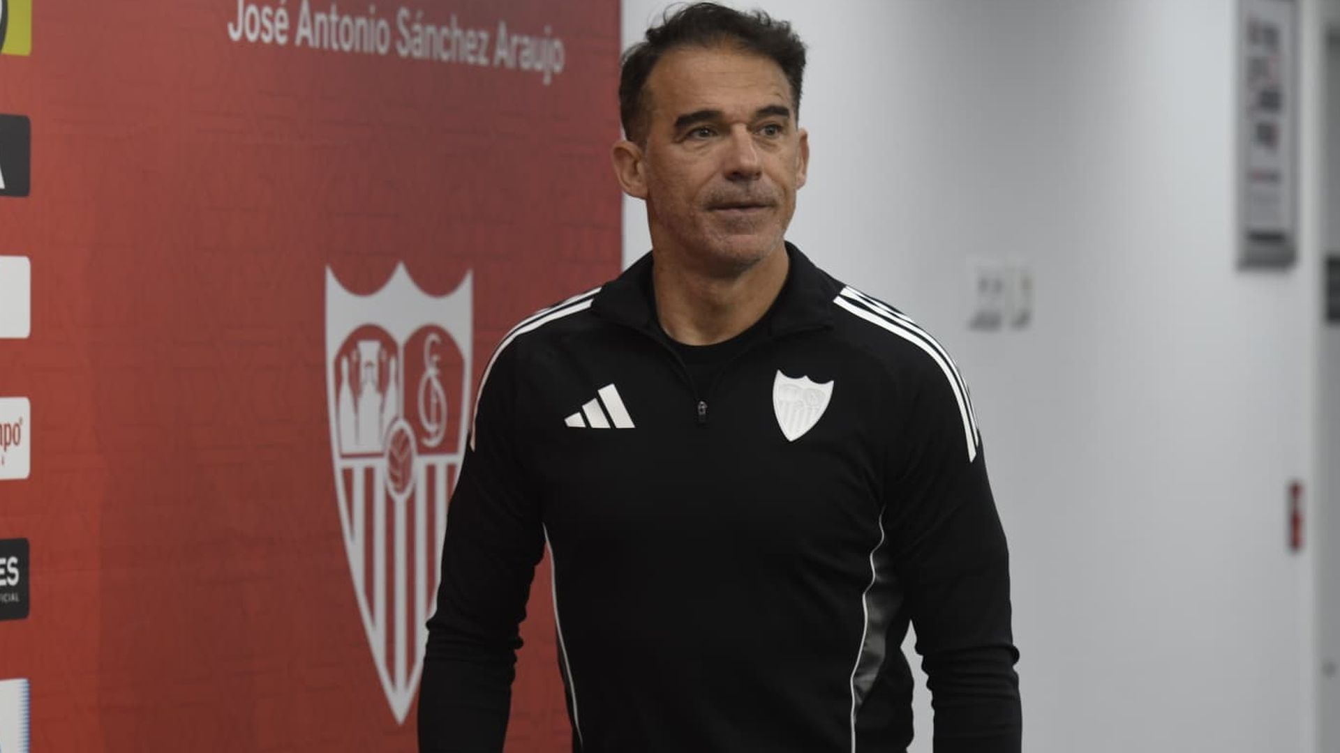 Luis García Plaza, en sala de prensa