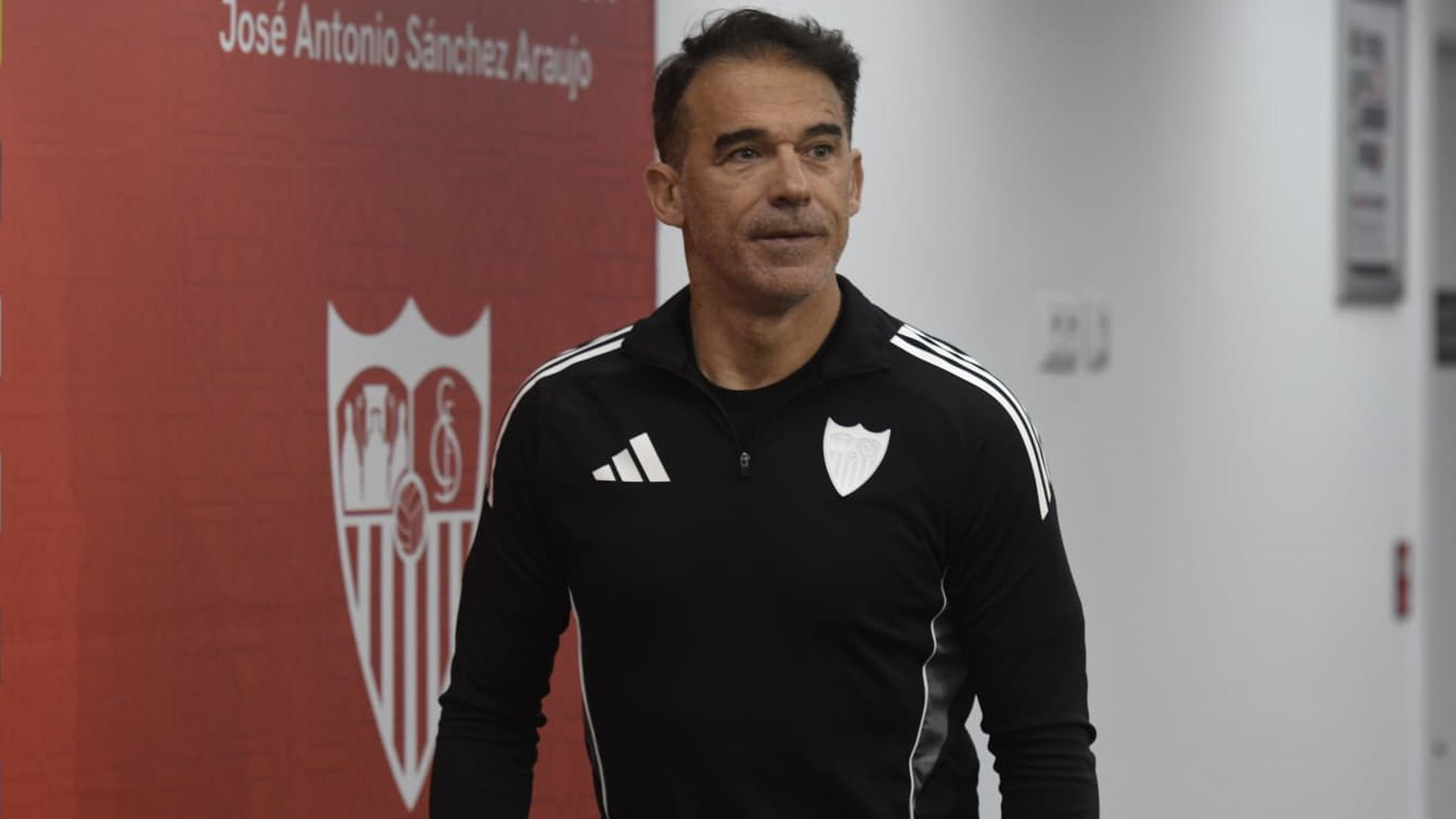 Luis García Plaza, en sala de prensa