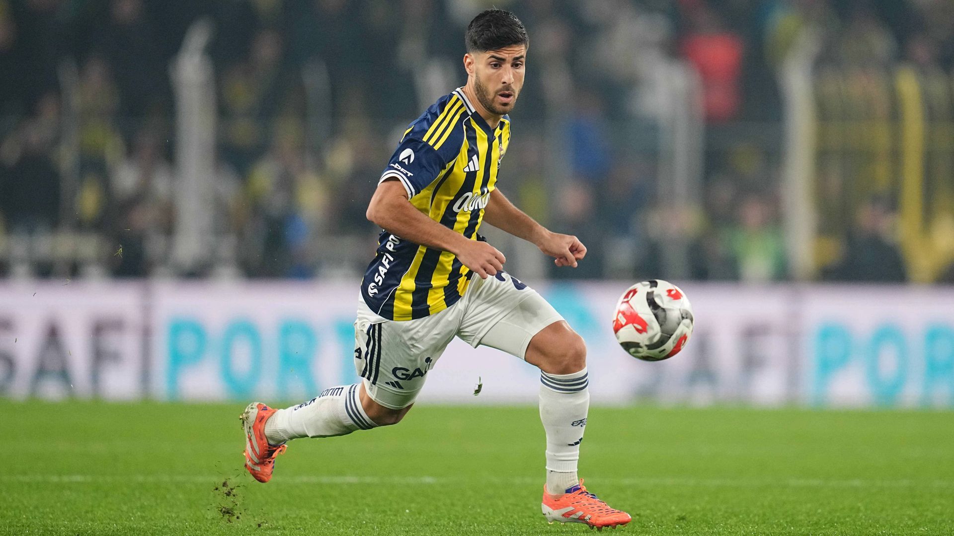 Marco Asensio durante un partido del Fenerbahçe en Europa League esta temporada