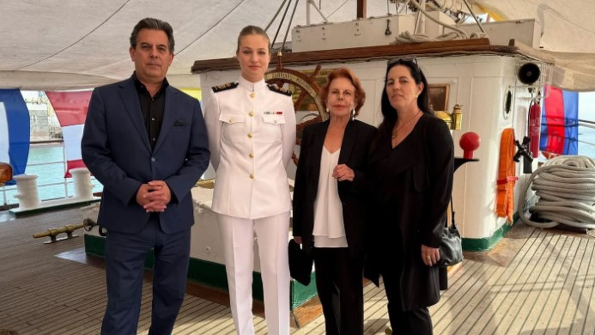 Patricia Llosa y sus hijos Gonzalo y Morgana junto a la princesa Leonor