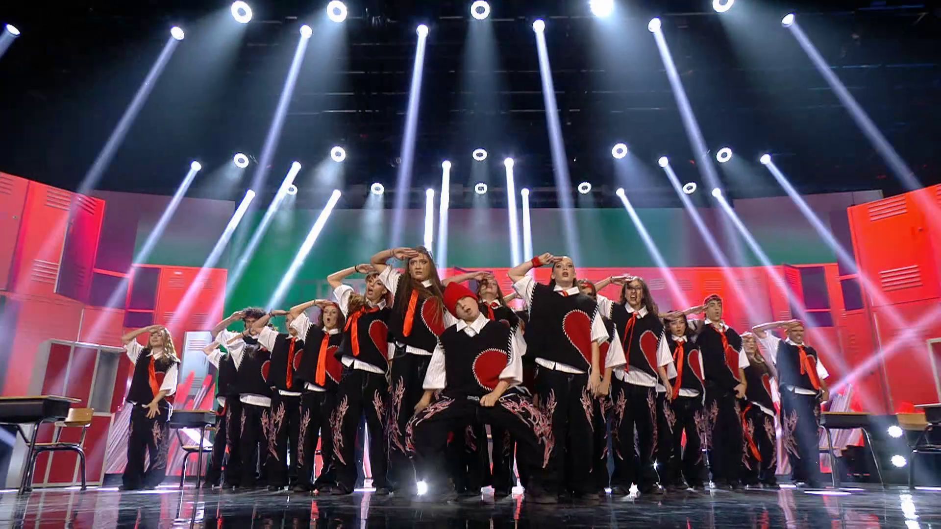 La actuación de The Young X en la tercera semifinal Got Talent Temporada 11 Top Vídeos 221