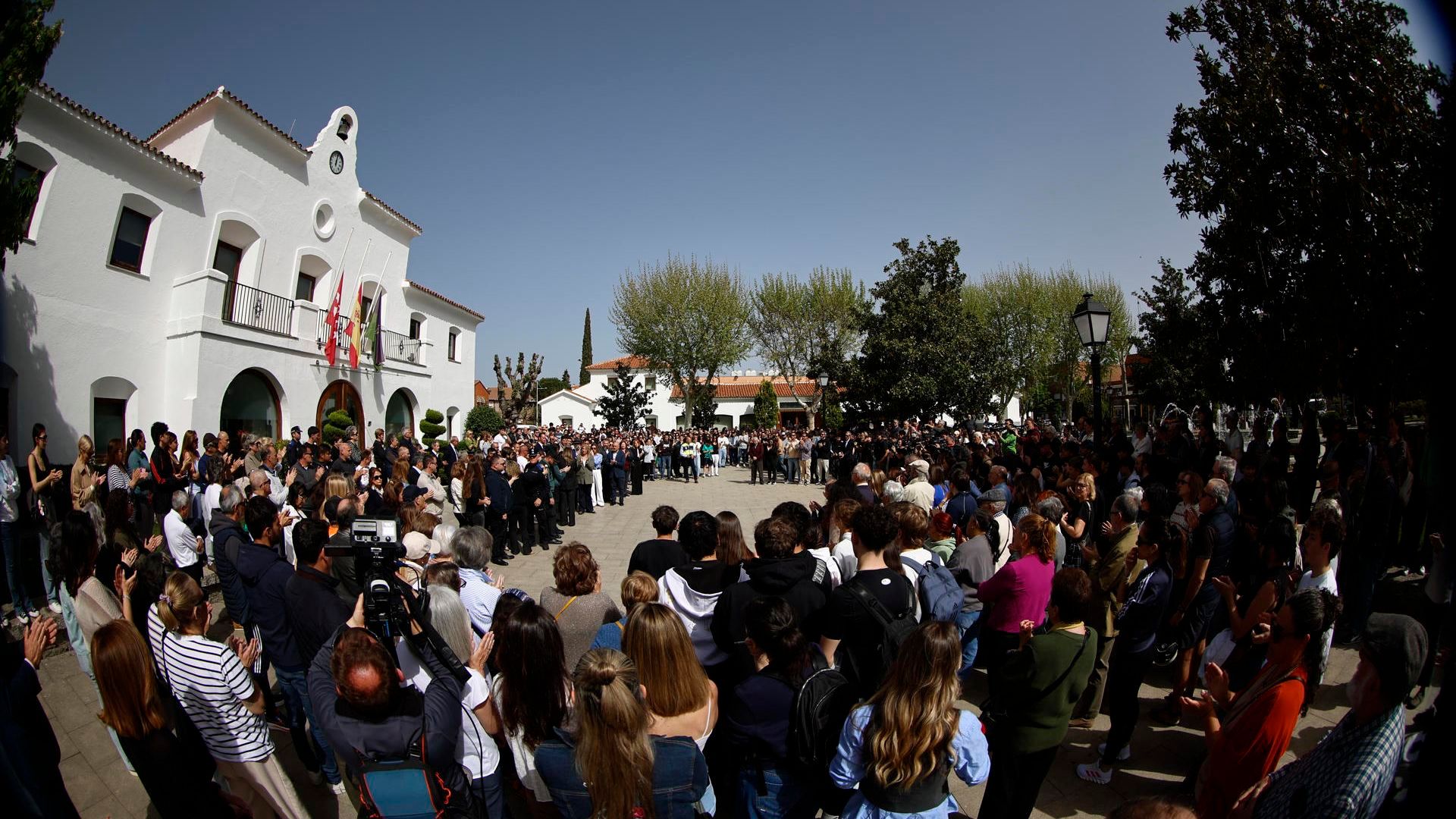 Una gente de la Policía Nacional fuera de servicio dio la alerta del apuñalamiento del niño de 11 años asesinado en Villanueva de la Cañada, Madrid Una gente de la Policía Nacional fuera de servicio dio la alerta del apuñalamiento del niño de 11 años asesinado en Villanueva de la Cañada, Madrid