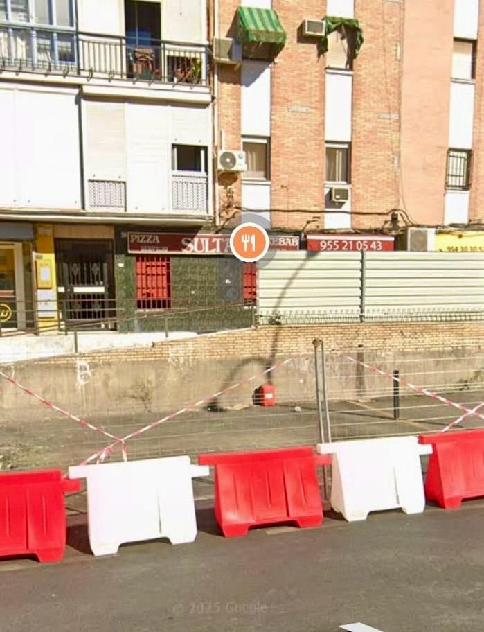 Obras del metro frente al local de Samir