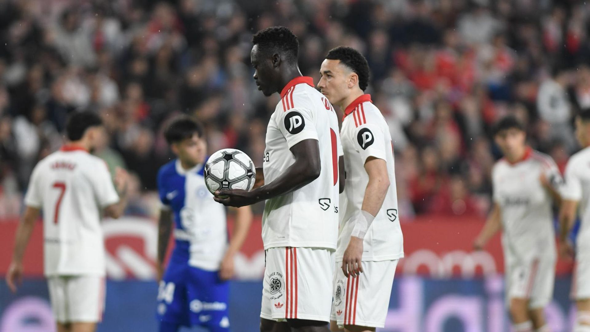 Akor Adams y Rubén Vargas, en el Sevilla - Atlético de Madrid