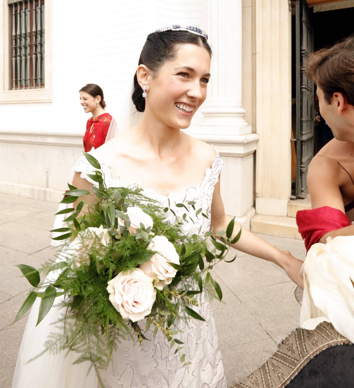 Carla Benjumea, feliz y con su ramo de novia tras casarse con Antonio Domecq