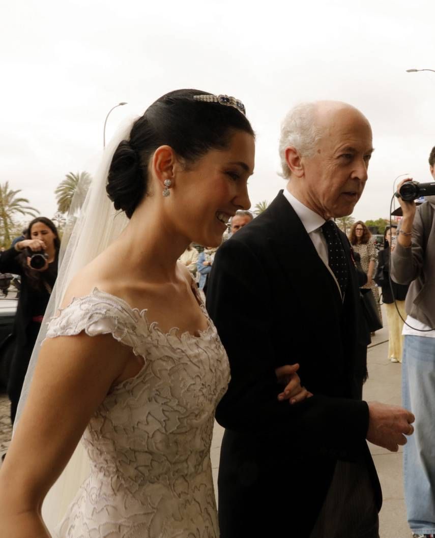 Carla Benjumea y su padre, Felipe Benjumea, llegando a su boda