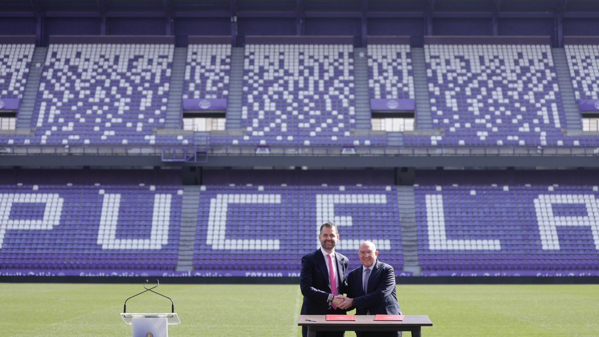 Gabriel Solares y Jesús Julio Carnero firman el protocolo de actuación en Zorrilla.