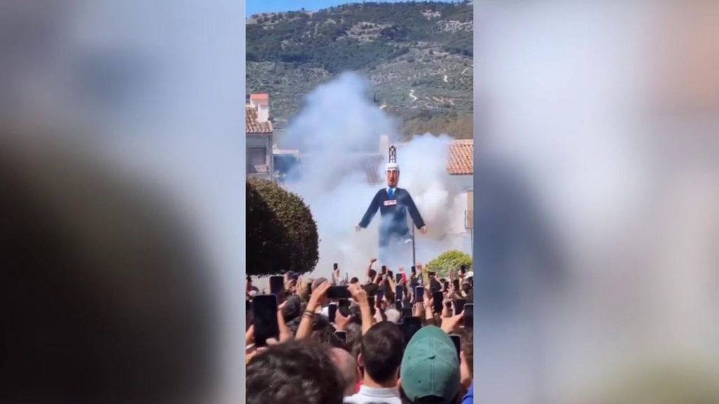 Israel convoca a la encargada de negocios española en Tel Aviv por la quema de un muñeco de Netanyahu en El Burgo, Málaga: "Consecuencia de la incitación de Sánchez"