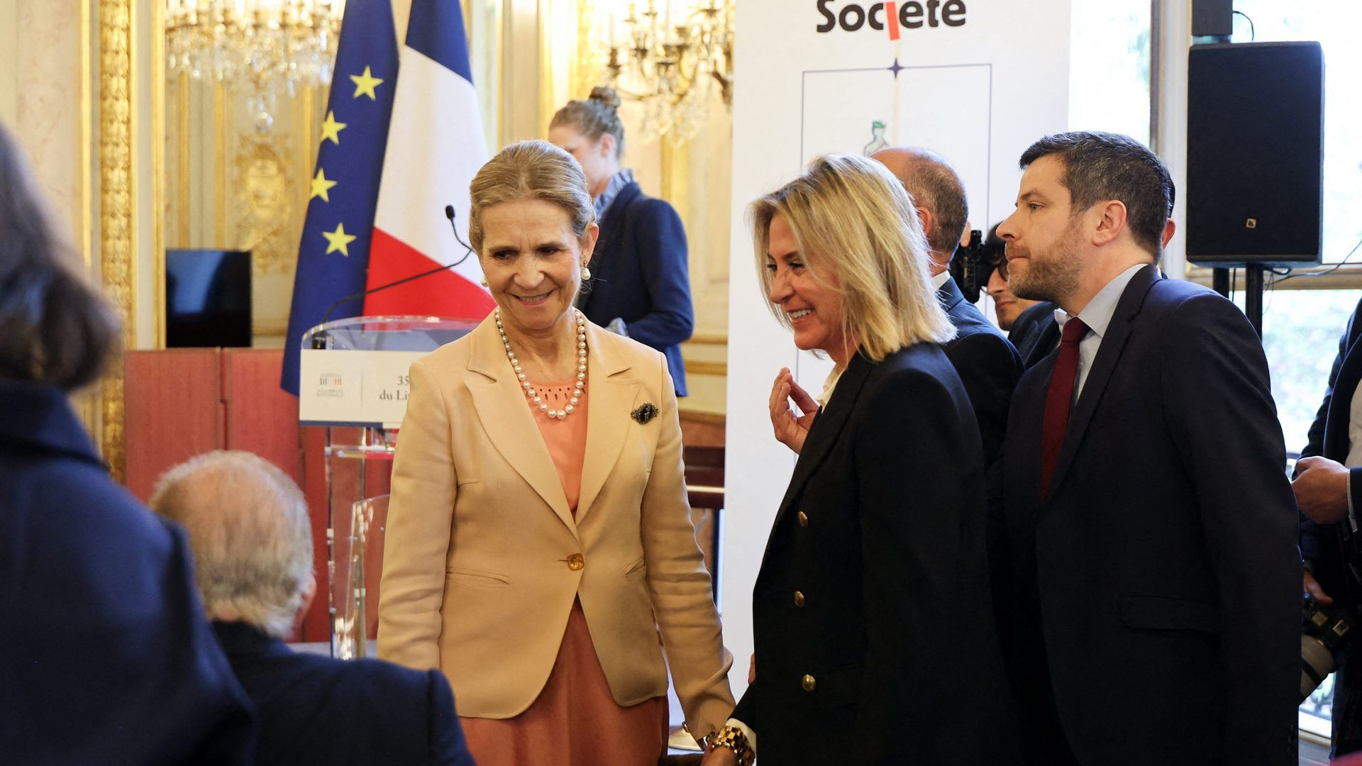 La infanta Elena, una de las asistentes al reconocimiento a su padre, el rey Juan Carlos I, en Francia