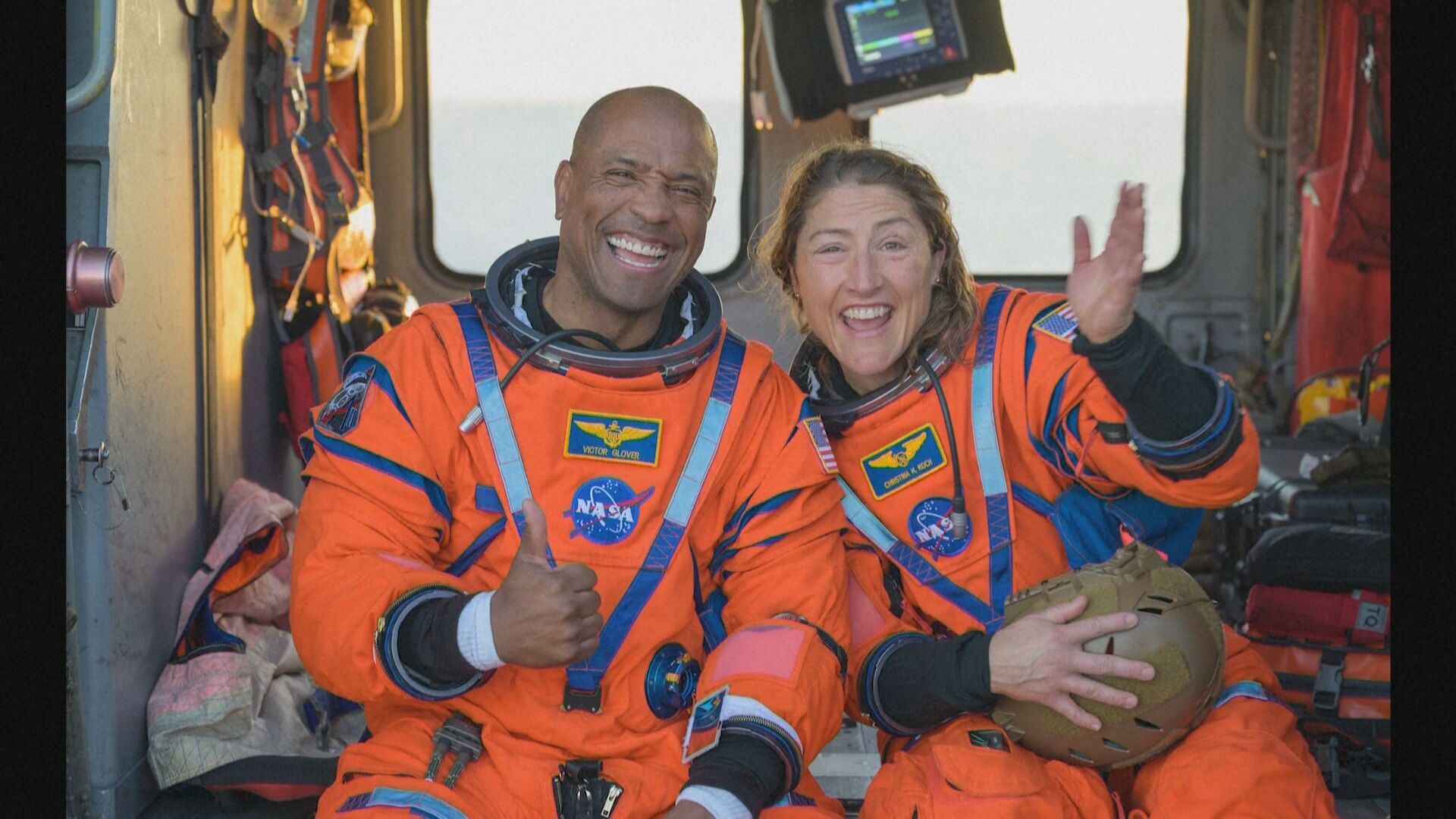 Los astronautas, sometidos a pruebas médicas antes de reunirse con sus familias.